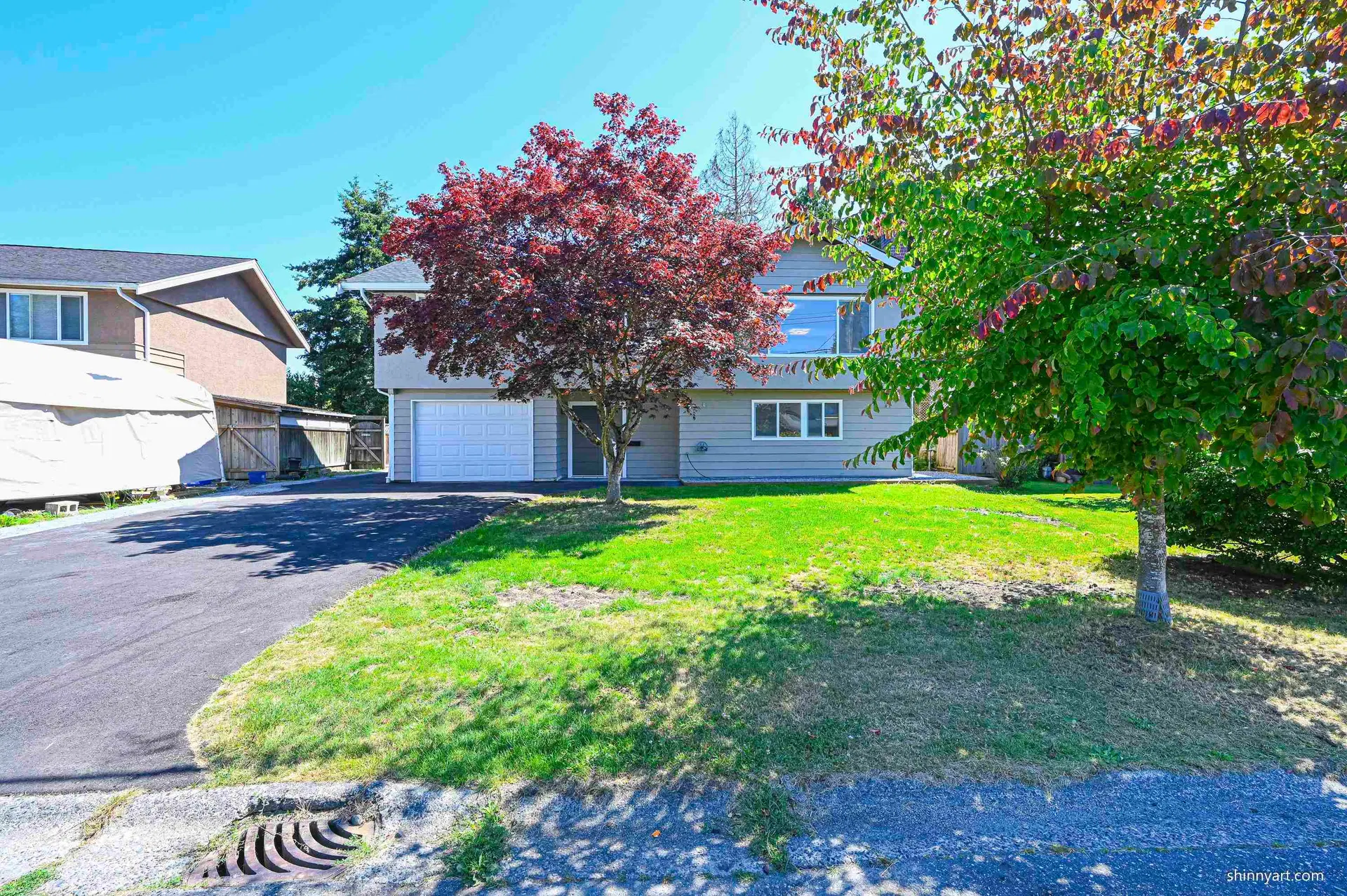 Photo 5 of 37 at 5546 Maple Crescent