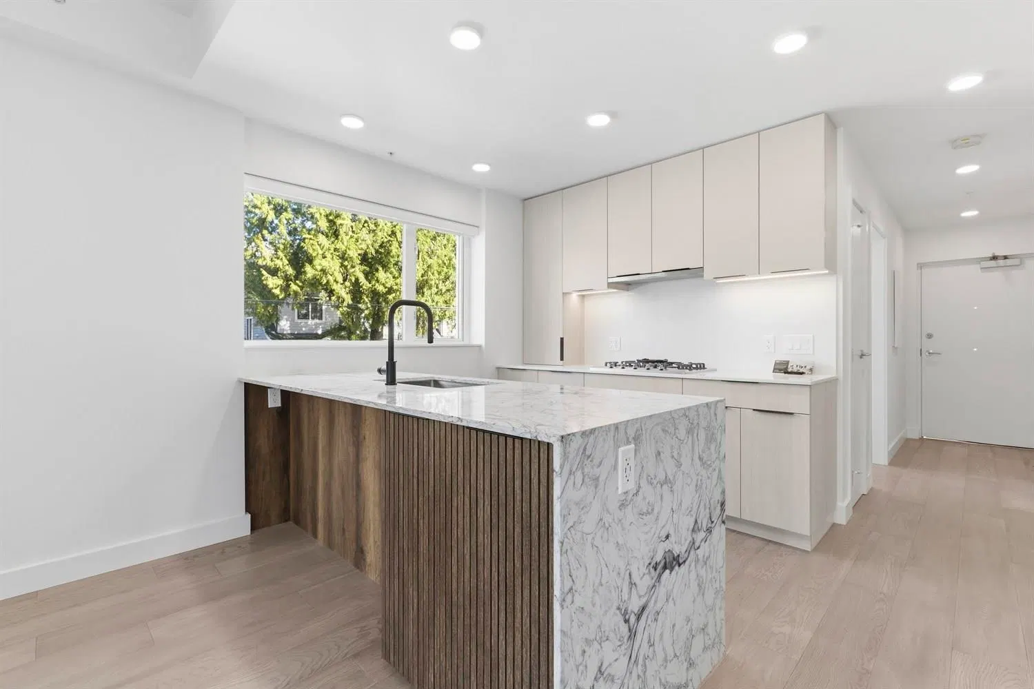 Photo 4 of 22 at #201 – 3590 W 39th Avenue