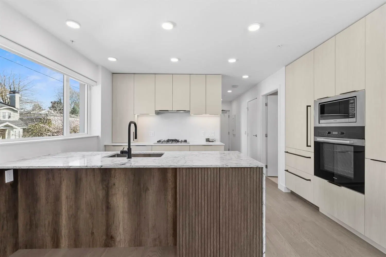 Photo 5 of 22 at #201 – 3590 W 39th Avenue