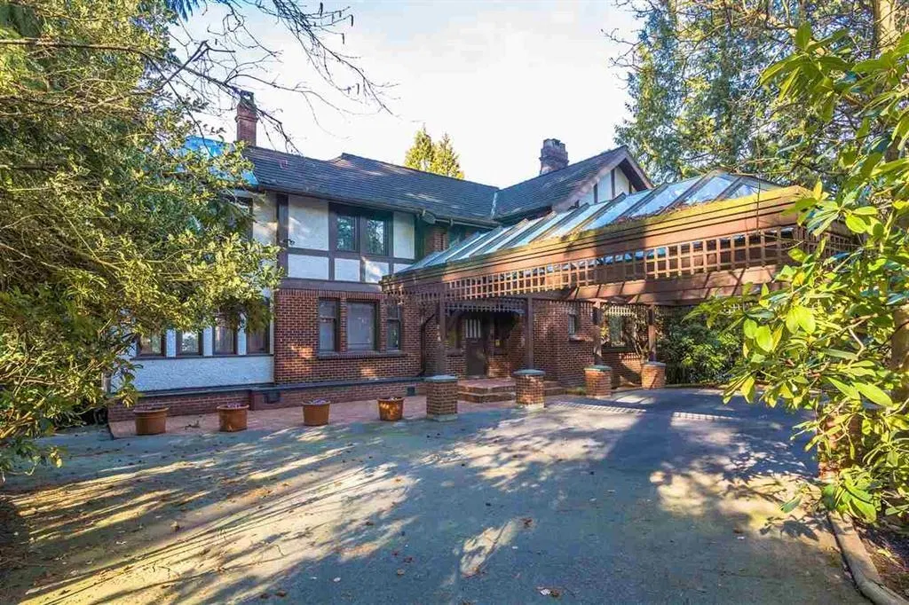 Photo 3 of 16 at 4777 W 2nd Avenue