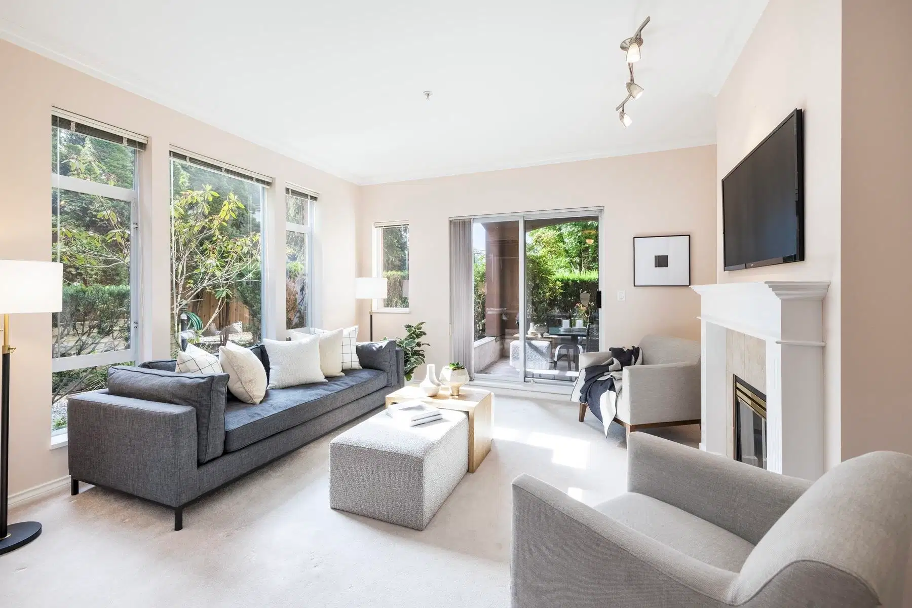 #206 – 678 Queens Road