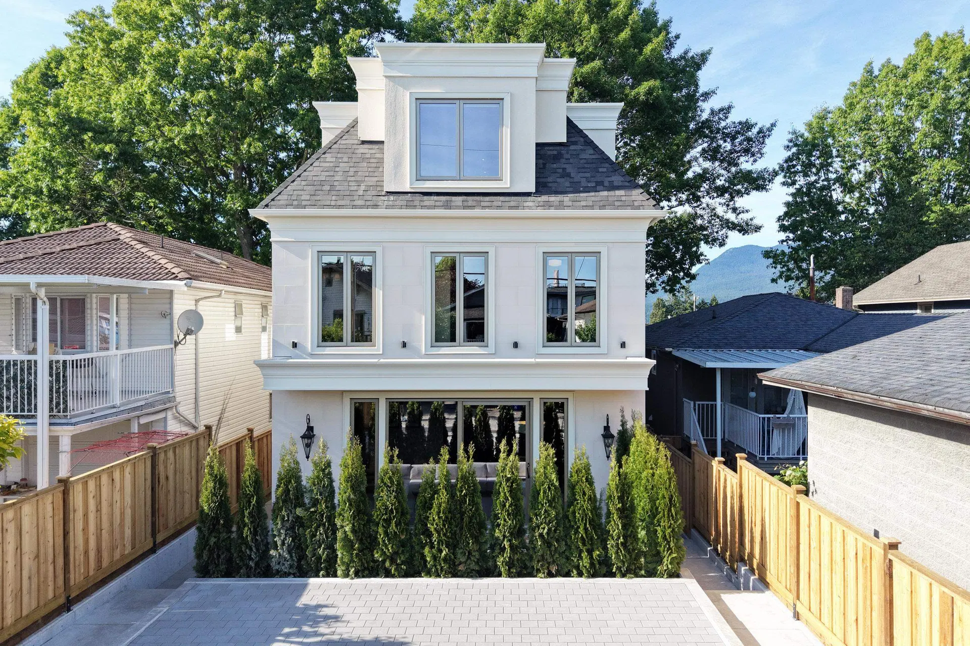 Photo 4 of 24 at #2 – 4136 Cambridge Street