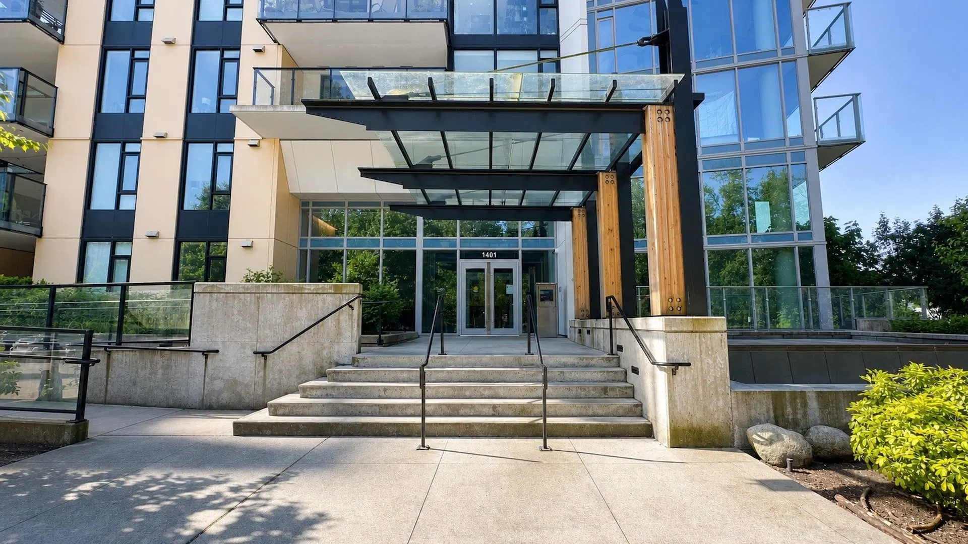 Photo 2 of 28 at #1803 – 1401 Hunter Street