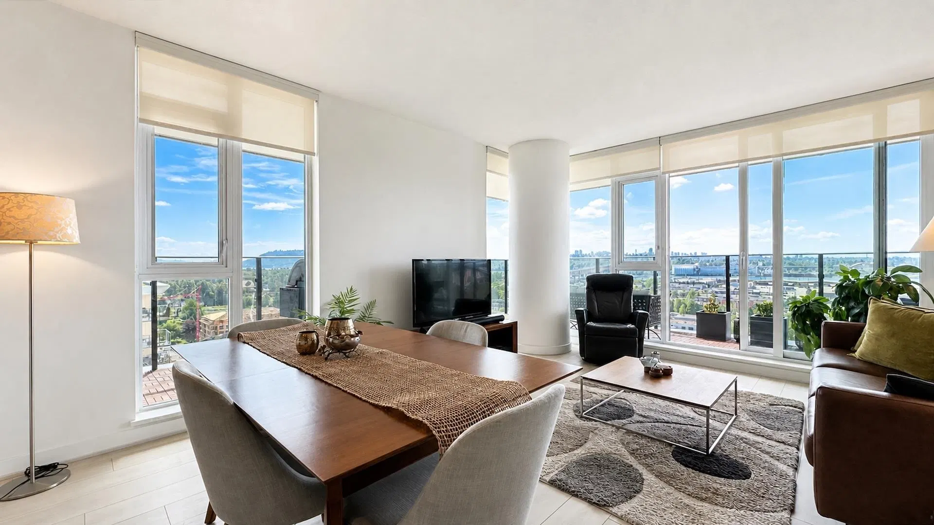 Photo 3 of 28 at #1803 – 1401 Hunter Street