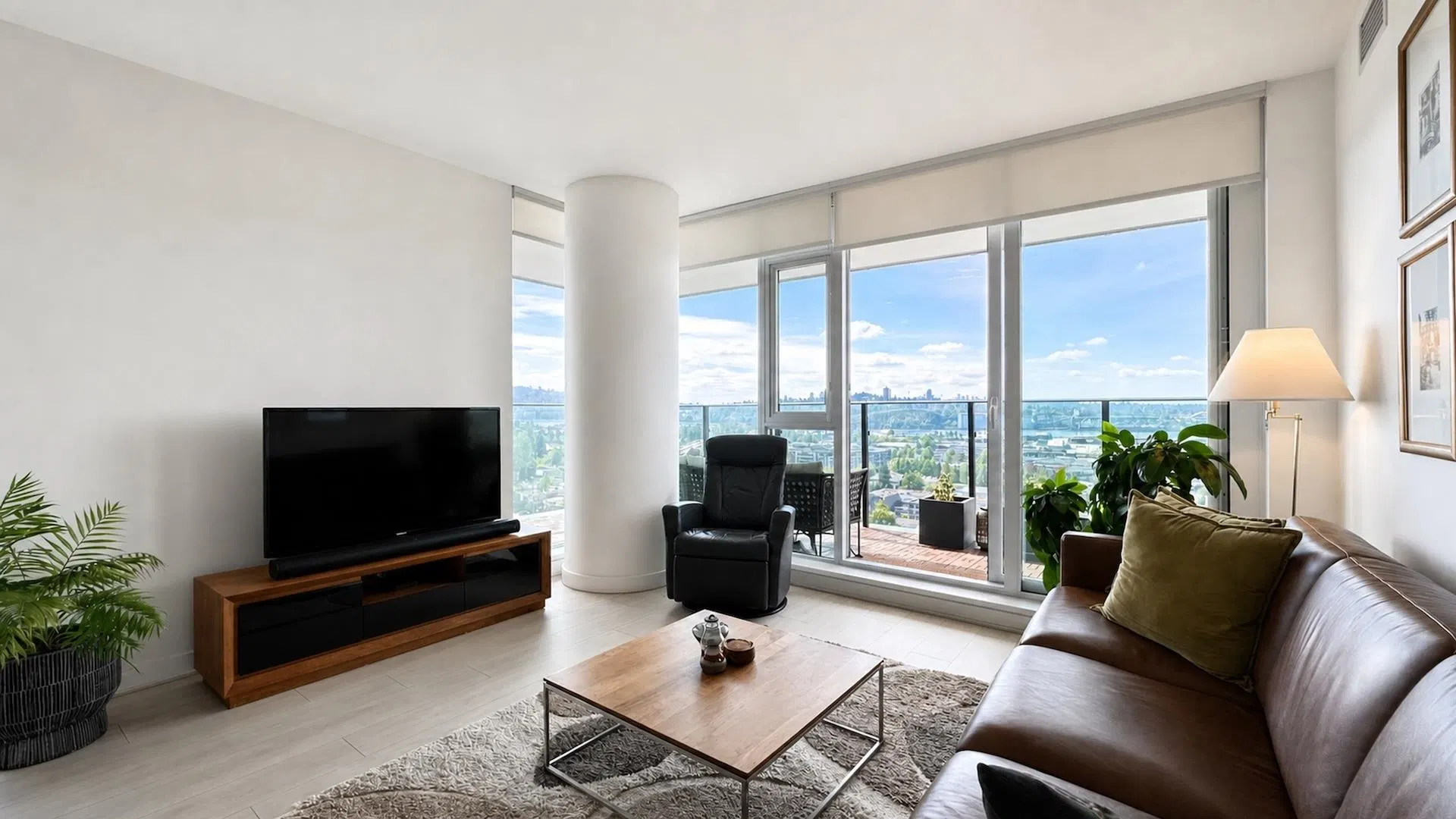 Photo 4 of 28 at #1803 – 1401 Hunter Street