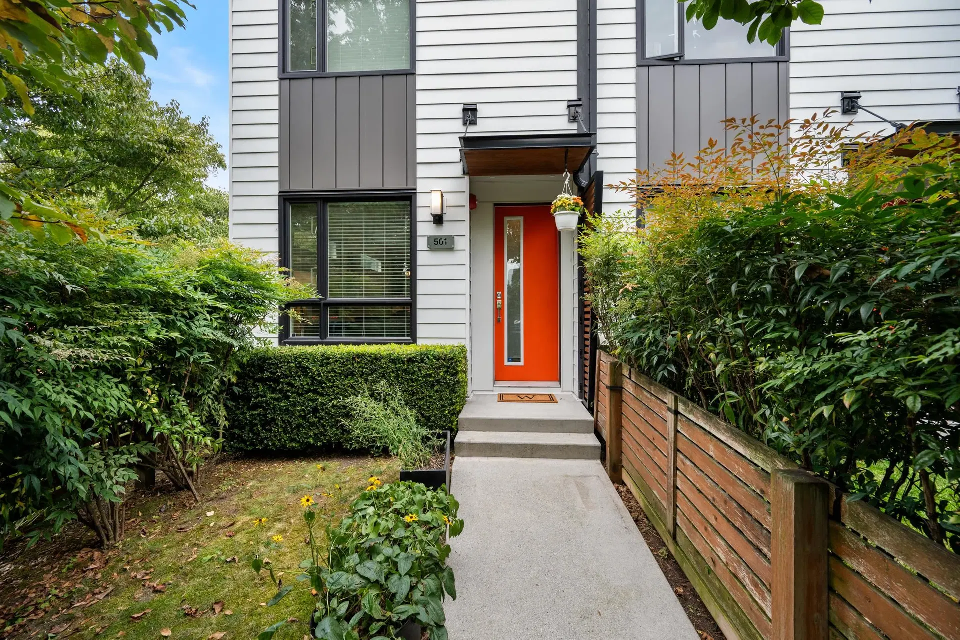 Photo 2 of 40 at 501 E 44th Avenue
