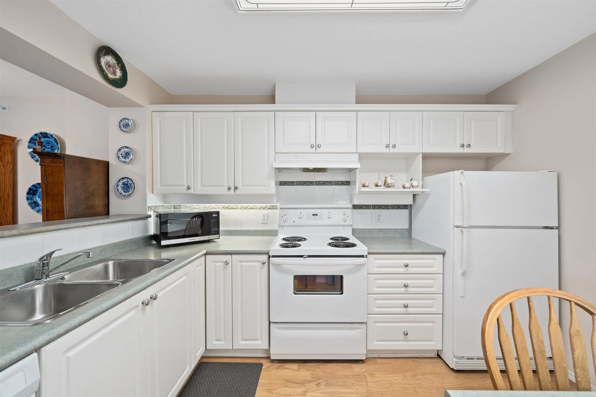 Photo 4 of 33 at #509 – 12148 224 Street