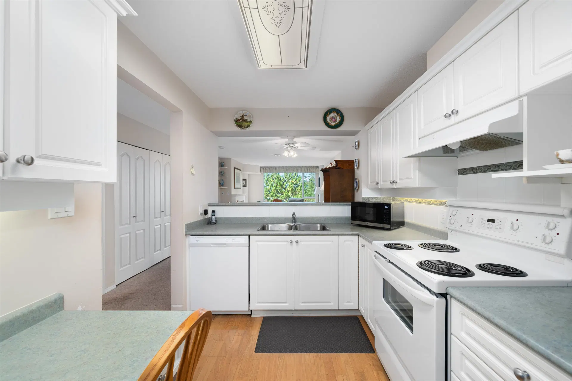 Photo 5 of 33 at #509 – 12148 224 Street
