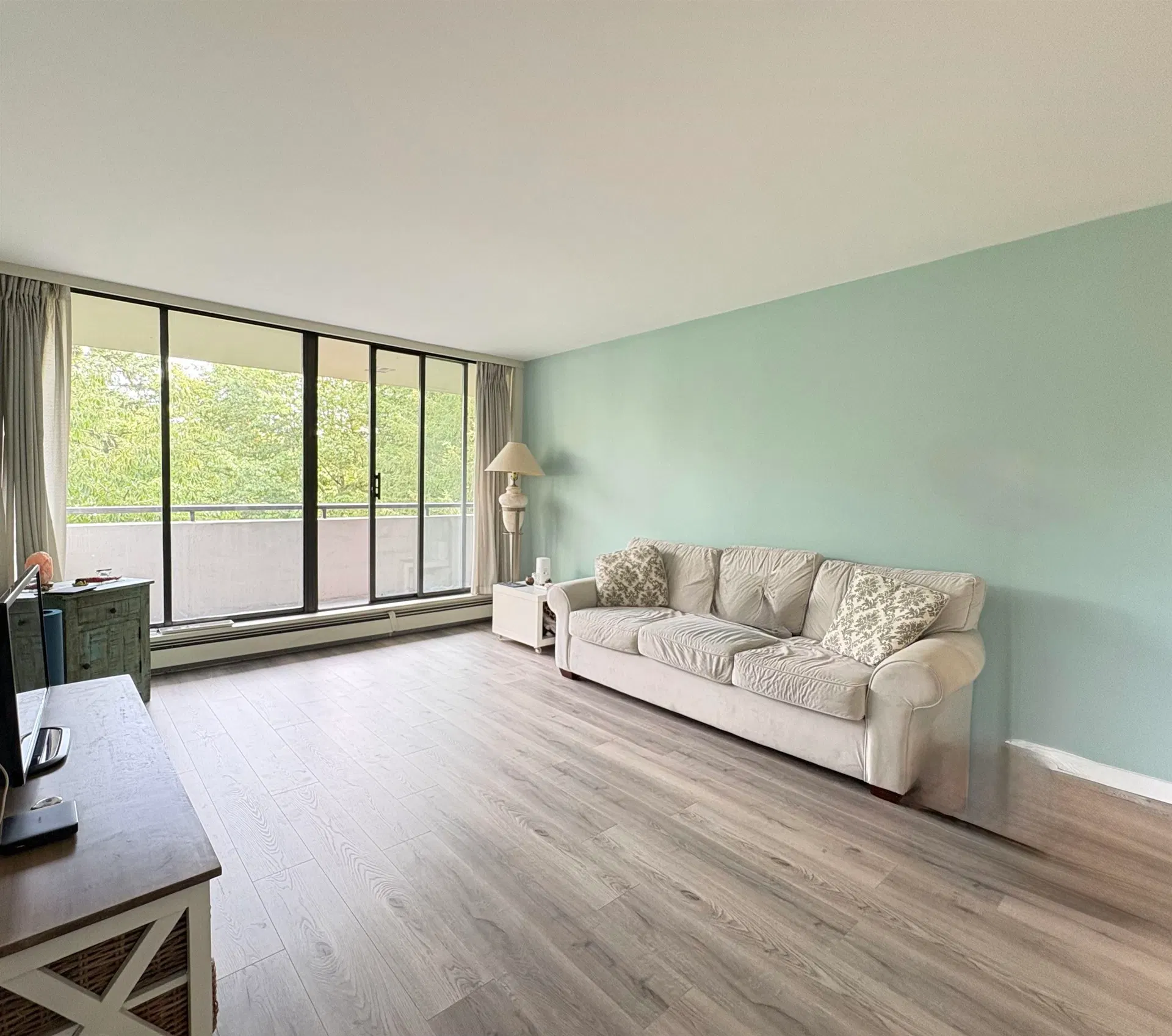 Photo 2 of 23 at #602 – 2060 Bellwood Avenue