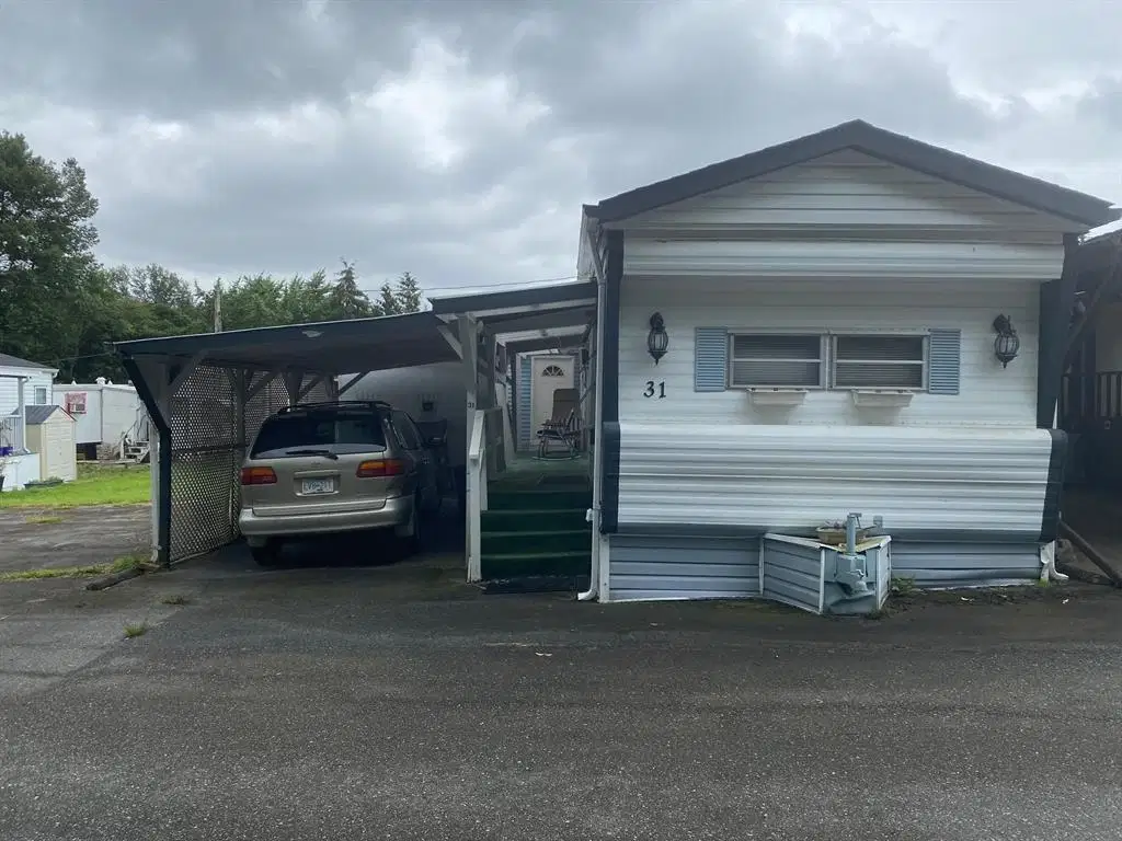 #31 – 8266 King George Boulevard