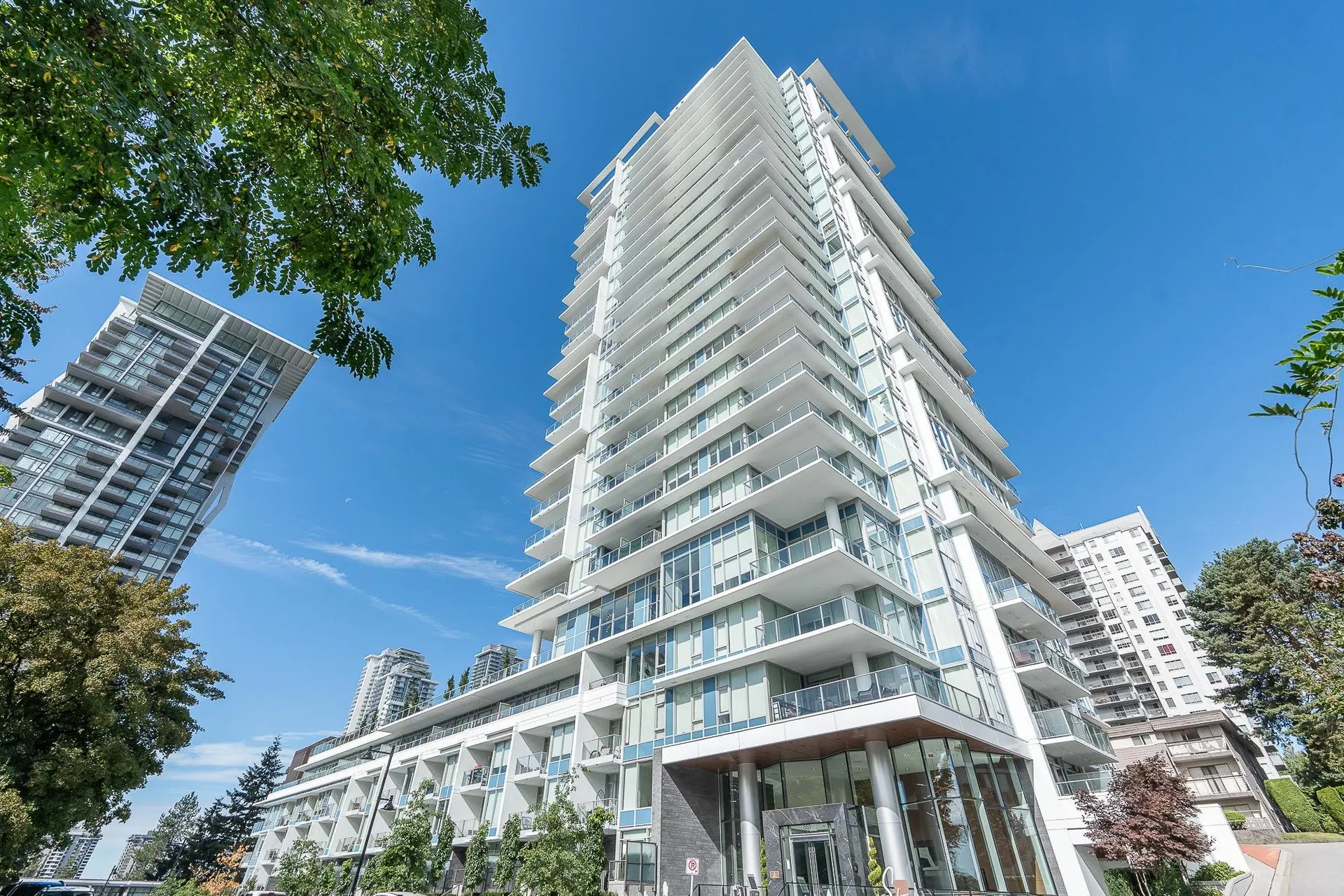 Photo 2 of 32 at #1004 – 555 Sydney Avenue
