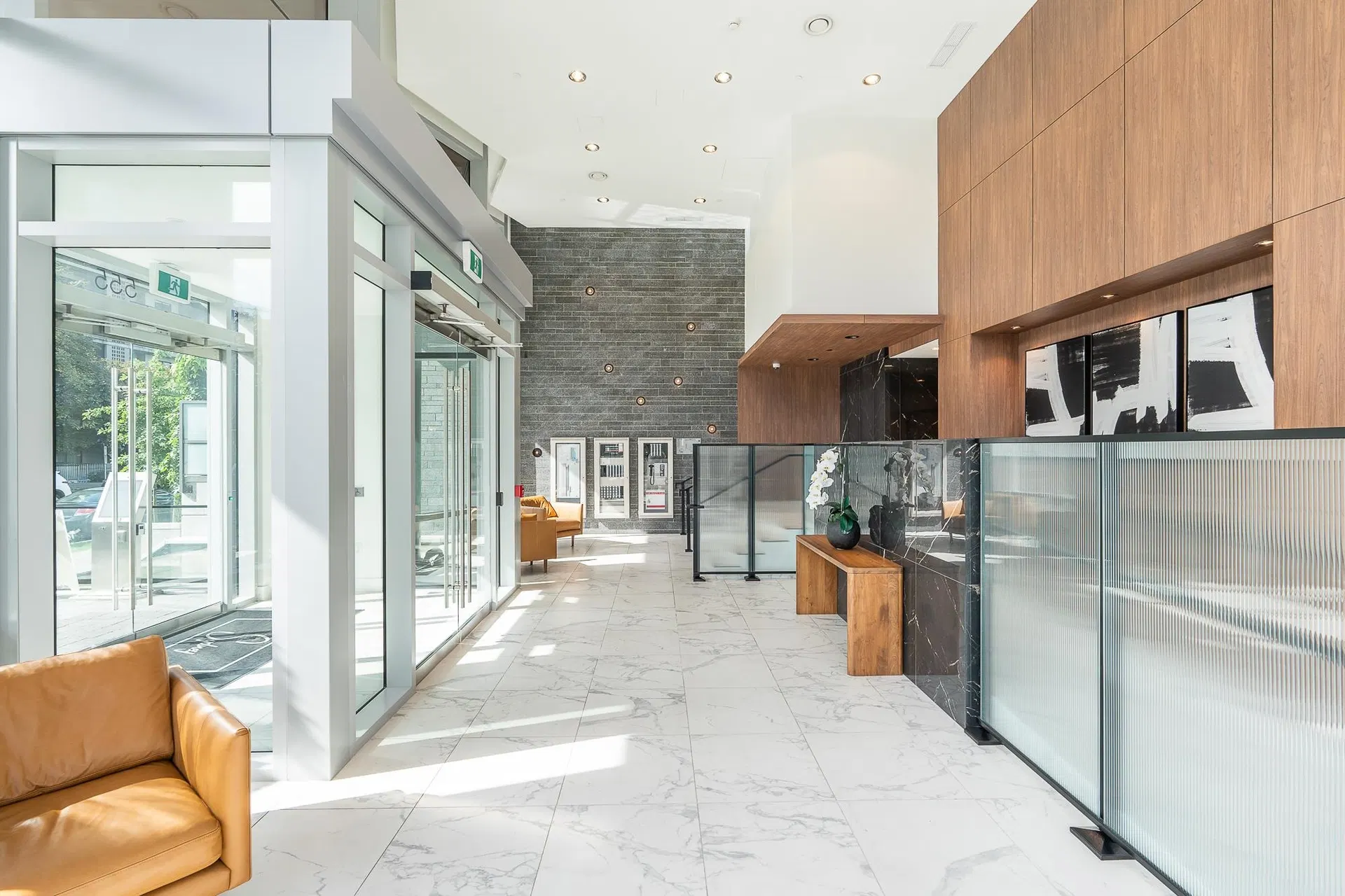 Photo 4 of 32 at #1004 – 555 Sydney Avenue