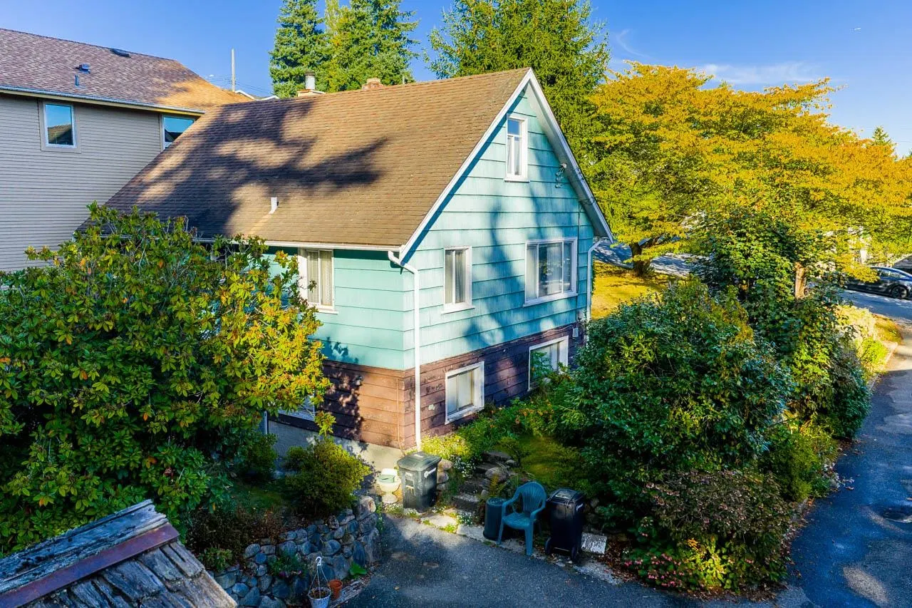 Photo 5 of 36 at 8061 Mcgregor Avenue