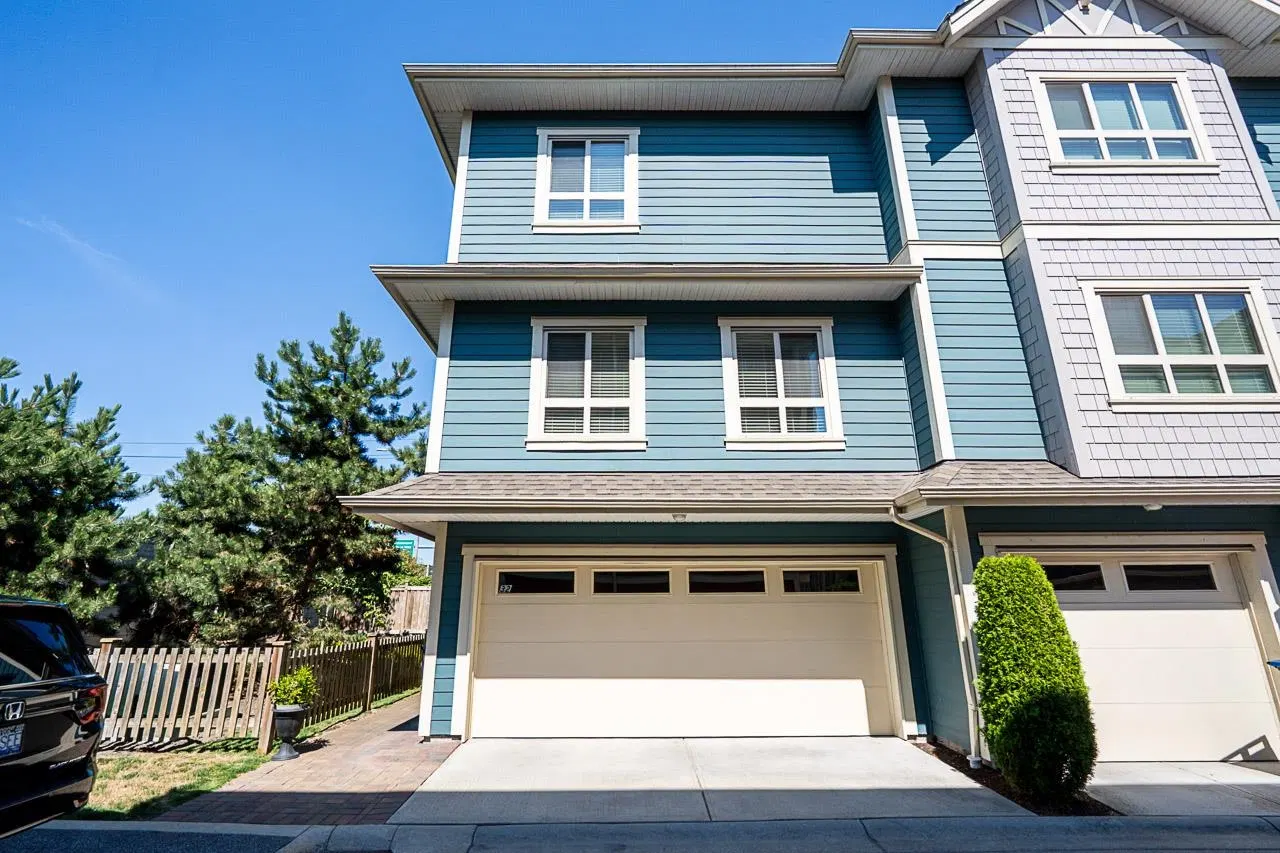 Photo 1 of 30 at #32 – 843 Ewen Avenue