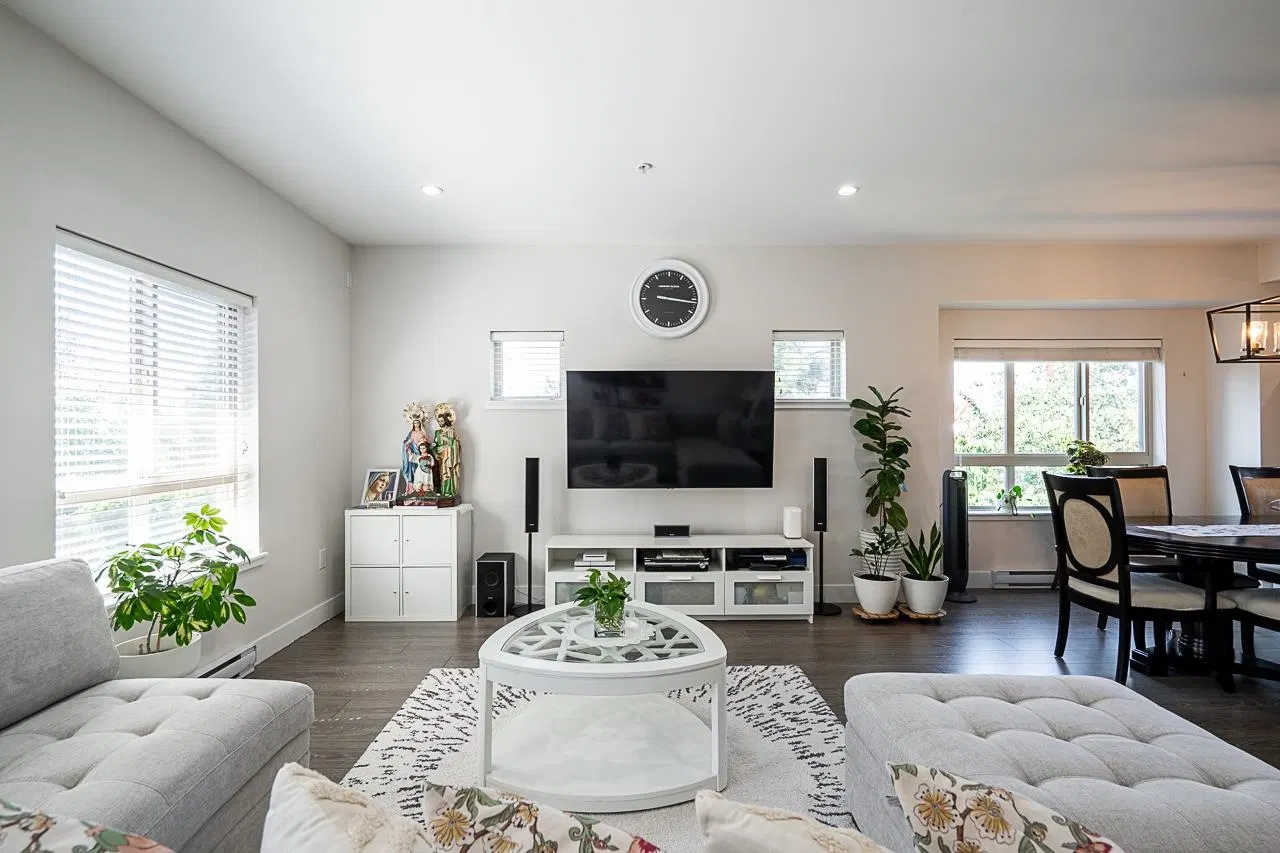 Photo 4 of 30 at #32 – 843 Ewen Avenue