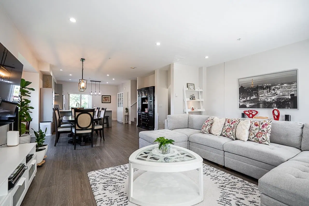 Photo 5 of 30 at #32 – 843 Ewen Avenue