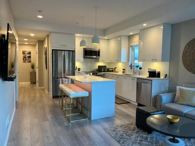 Photo 3 of 21 at #516 – 38033 Second Avenue