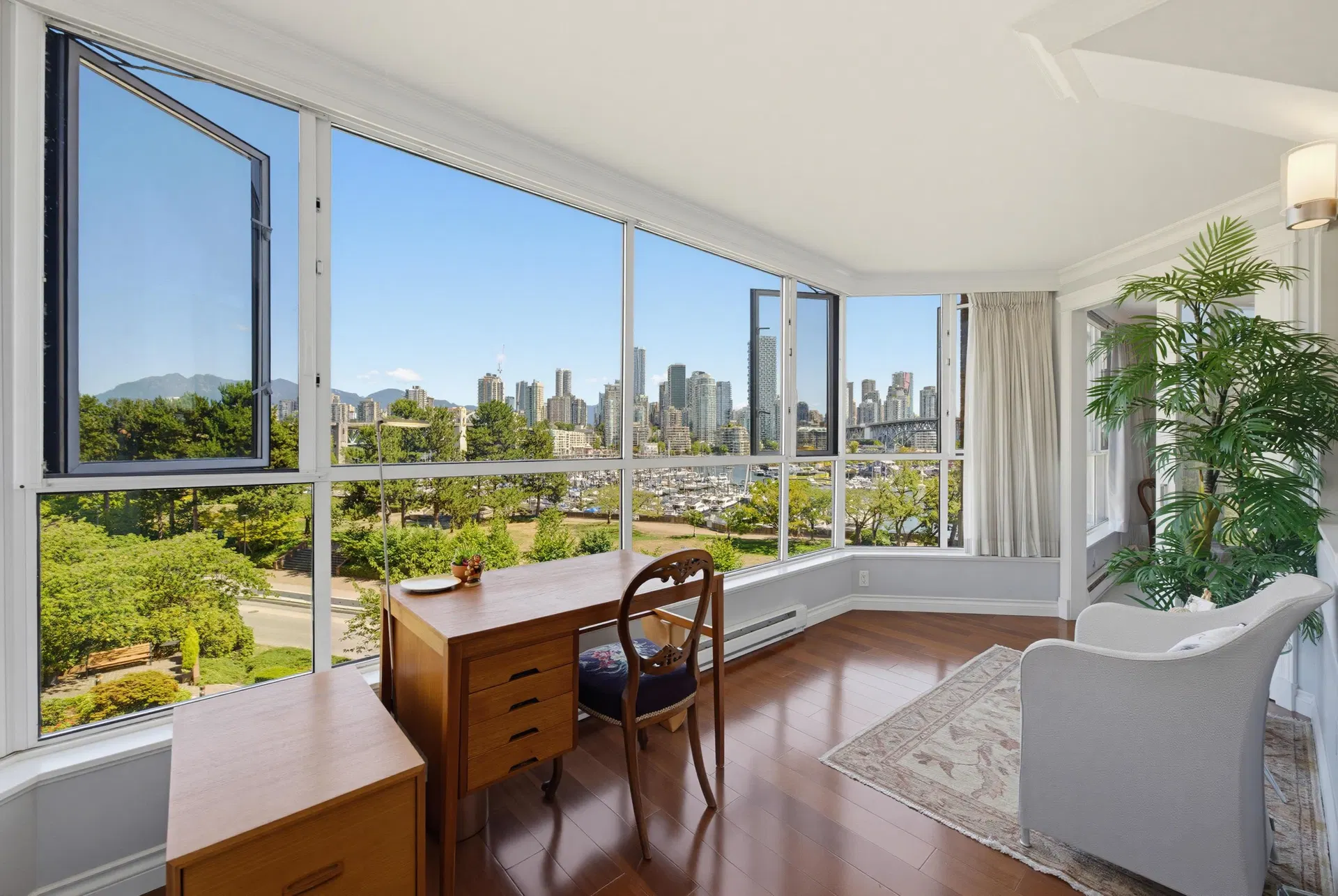 #304 – 1490 Pennyfarthing Drive