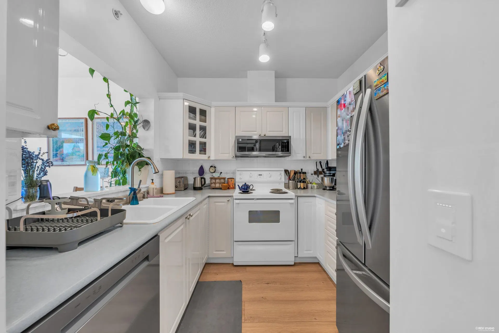 Photo 3 of 40 at #802 – 160 W Keith Road