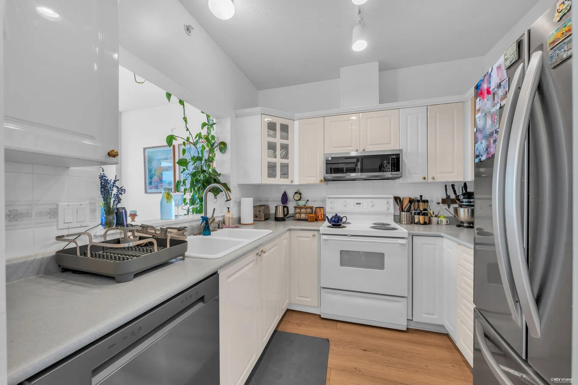 Photo 4 of 40 at #802 – 160 W Keith Road