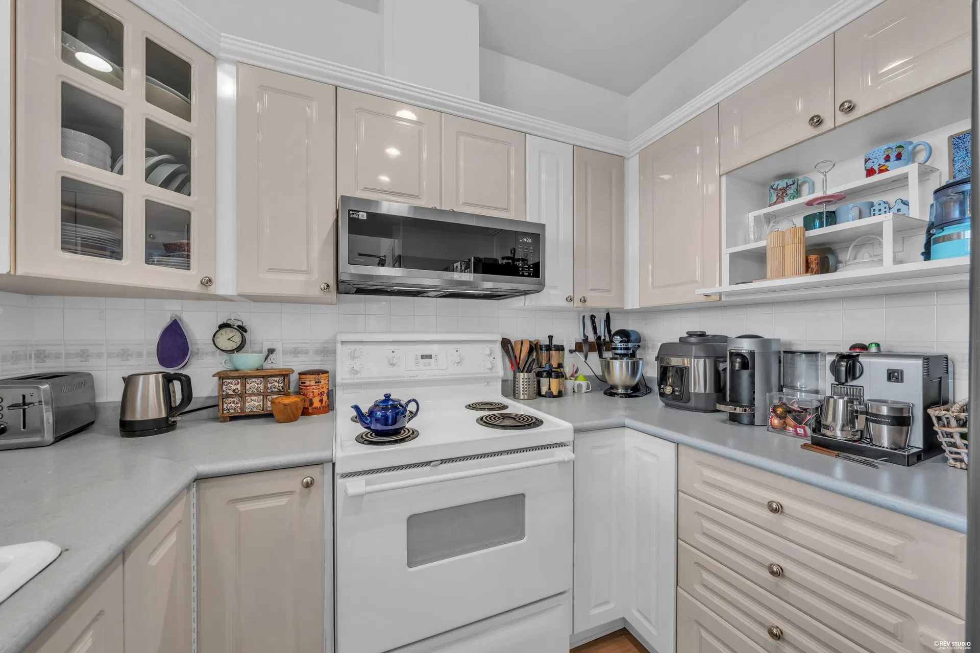 Photo 5 of 40 at #802 – 160 W Keith Road