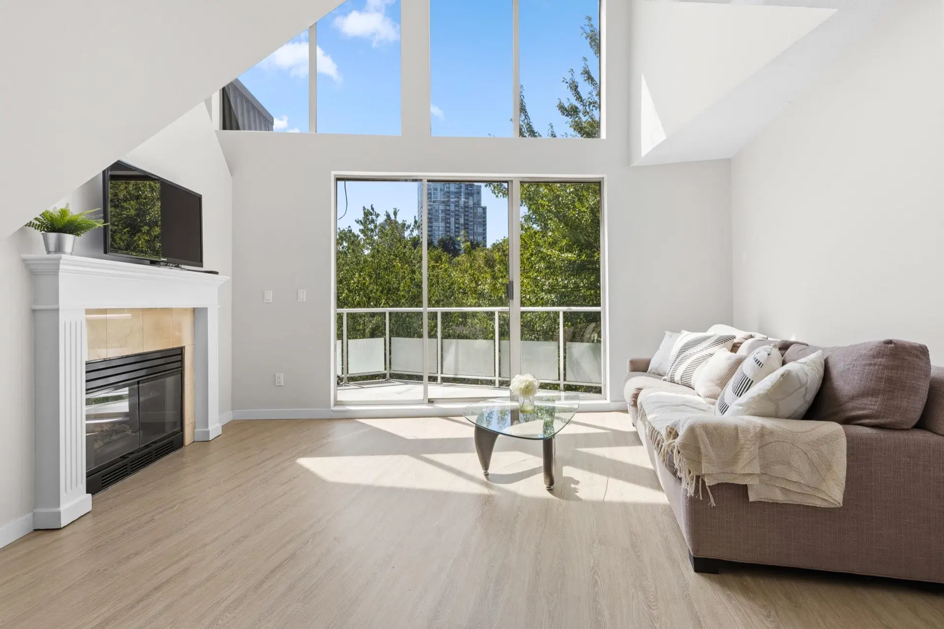 Photo 1 of 26 at #503 – 60 Richmond Street