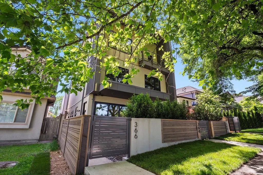 Photo 2 of 31 at 366 E 23rd Avenue