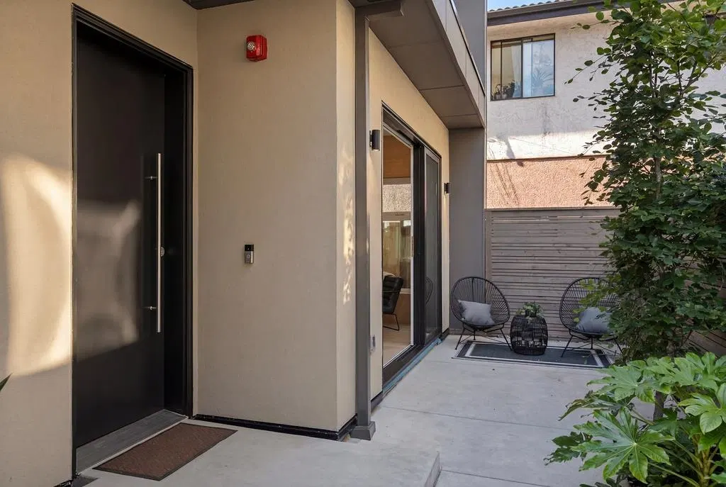 Photo 5 of 31 at 366 E 23rd Avenue