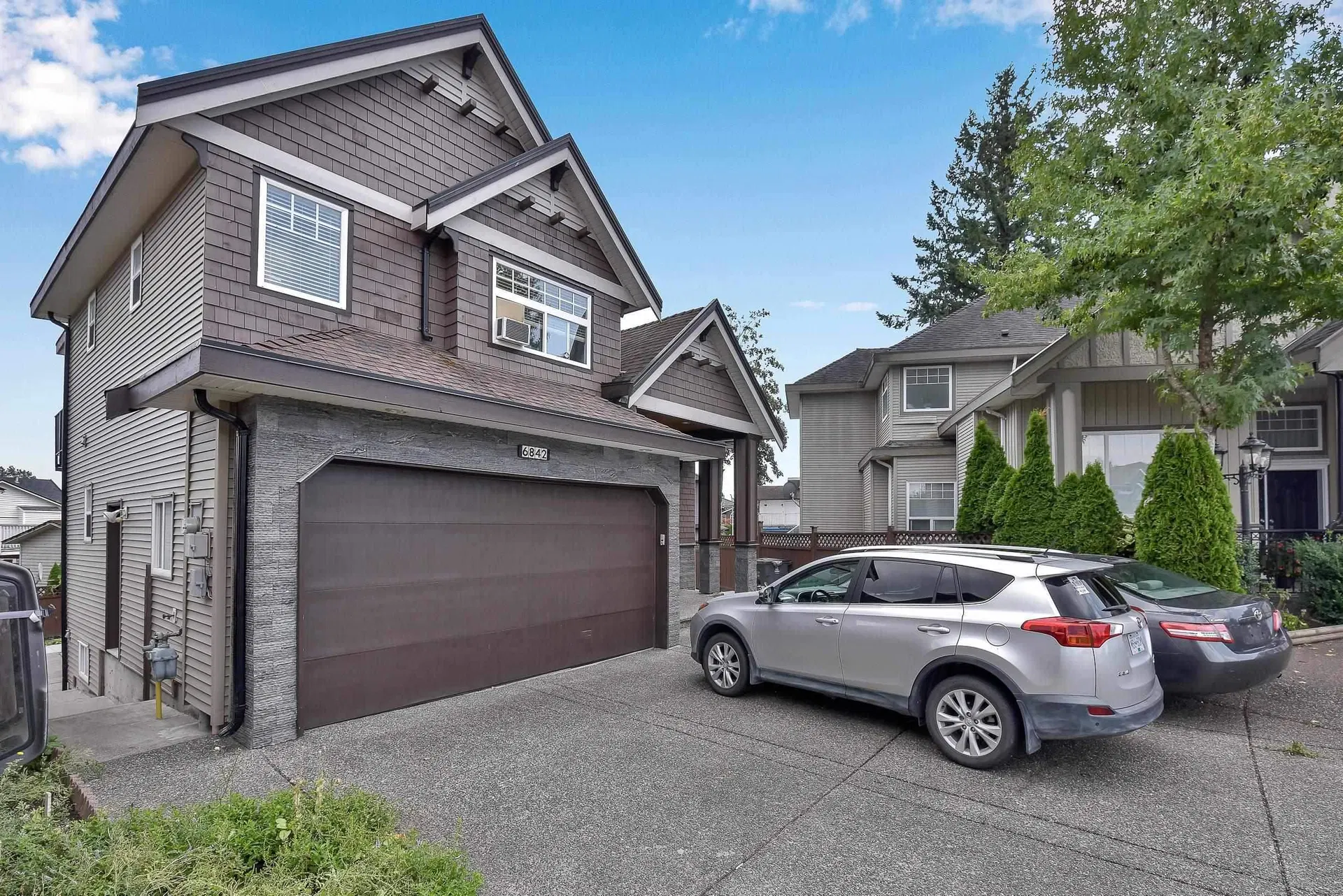Photo 3 of 37 at 6842 131 Street