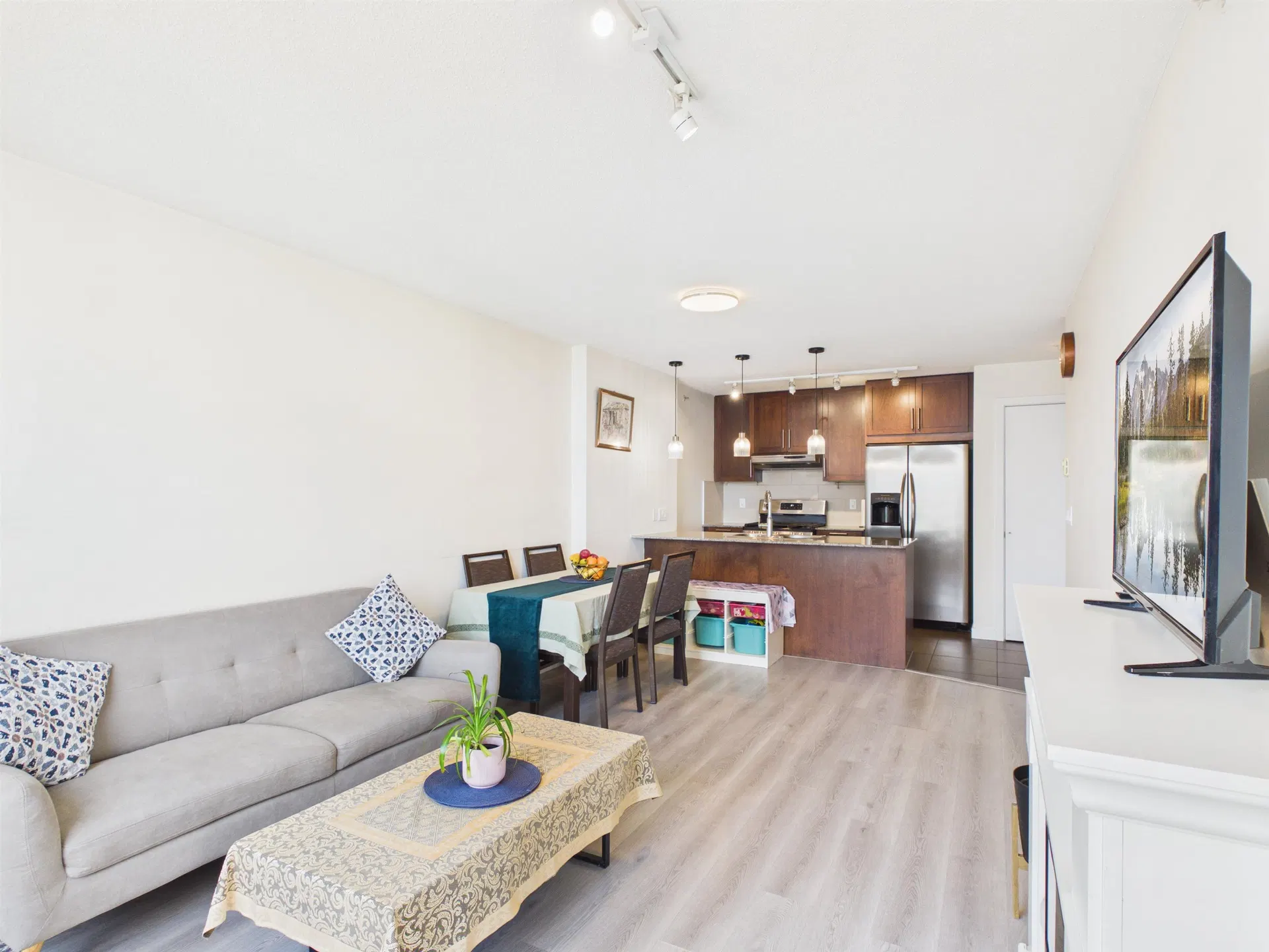 Photo 3 of 31 at #2301 – 7088 Salisbury Avenue