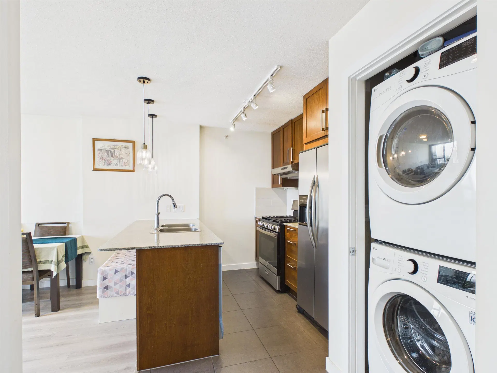 Photo 4 of 31 at #2301 – 7088 Salisbury Avenue