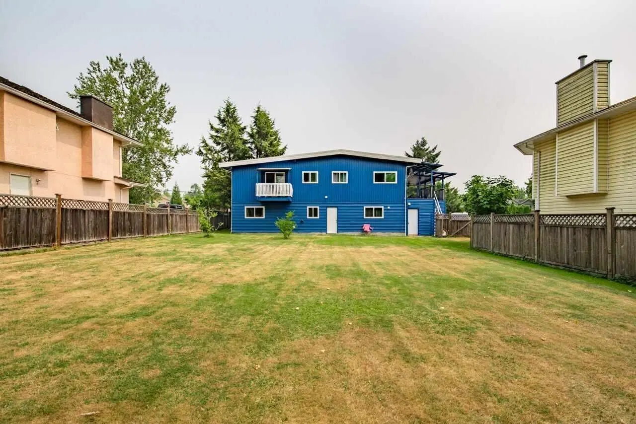 Photo 3 of 4 at 8997 144 Street