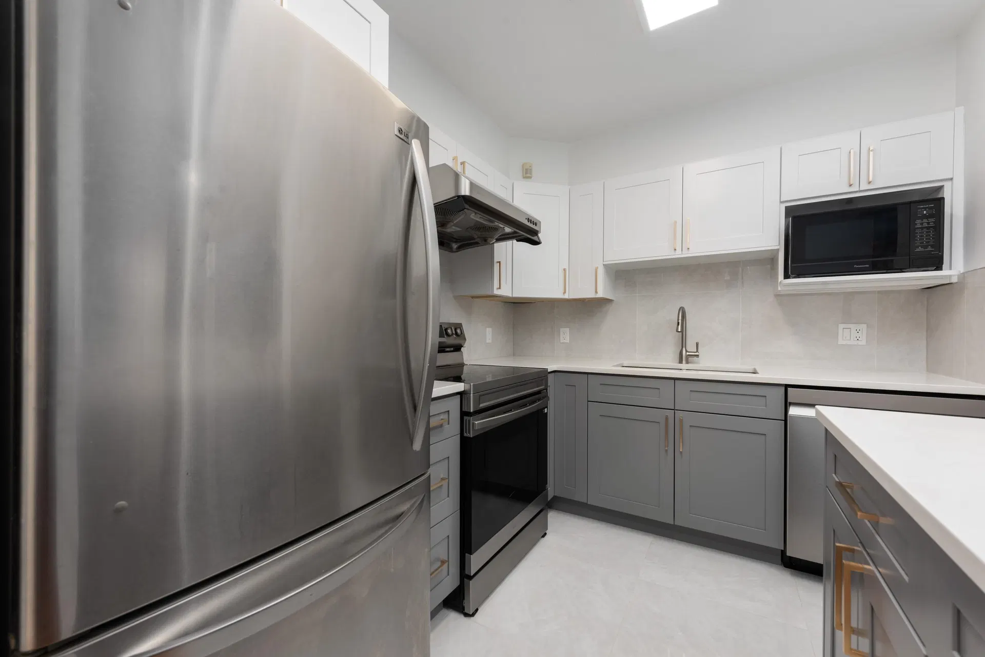 Photo 5 of 15 at #15 – 3428 Adanac Street