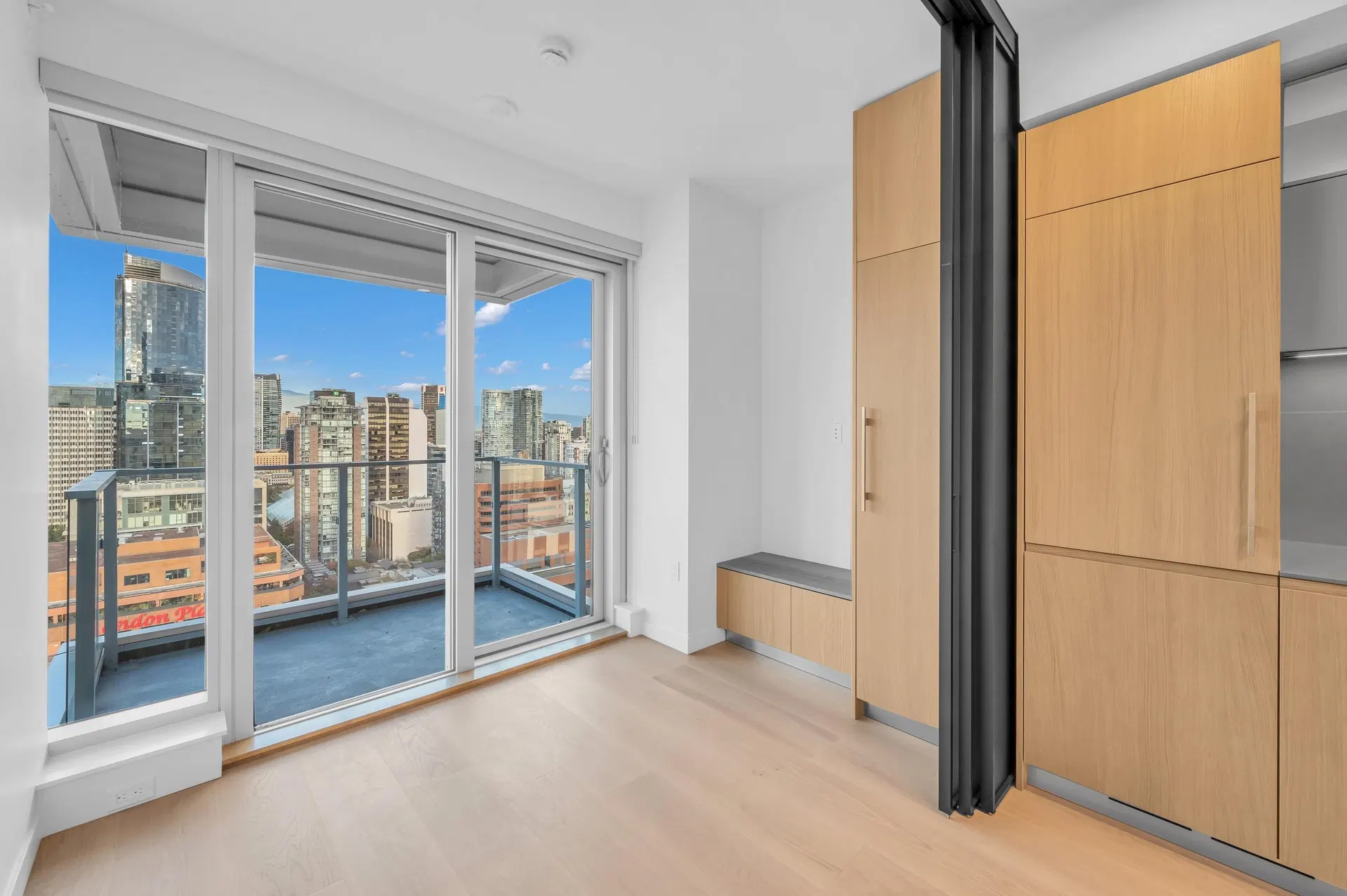 Photo 2 of 28 at #2403 – 1277 Hornby Street