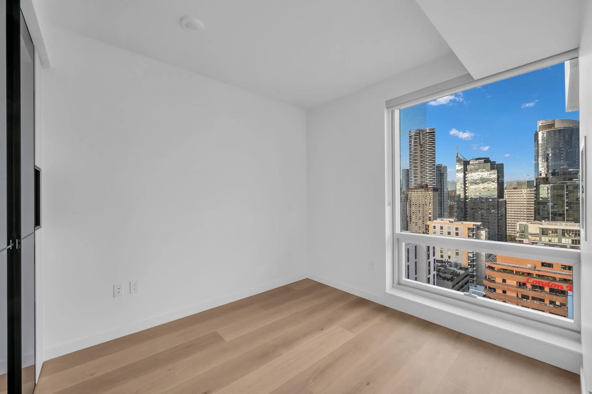 Photo 3 of 28 at #2403 – 1277 Hornby Street