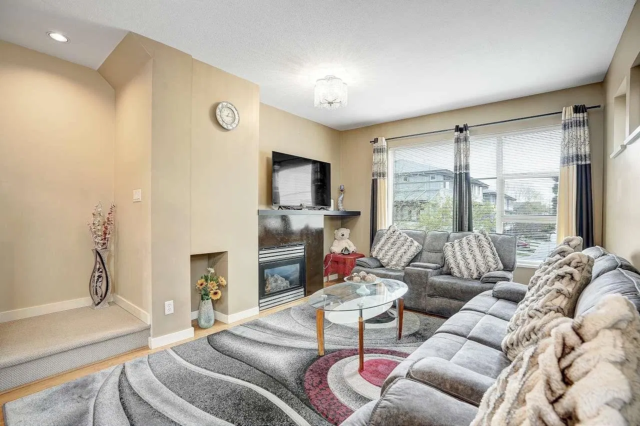 Photo 4 of 39 at #7 – 6033 168 Street