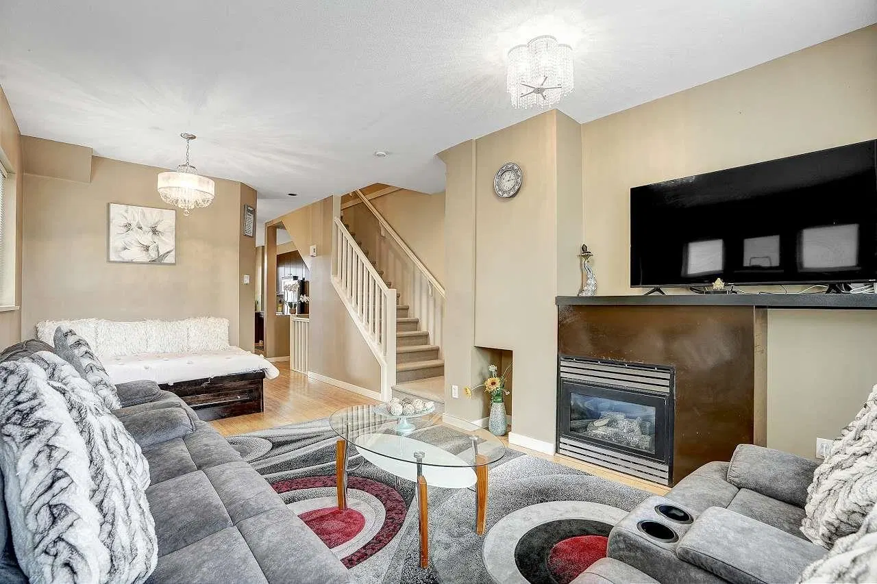 Photo 5 of 39 at #7 – 6033 168 Street