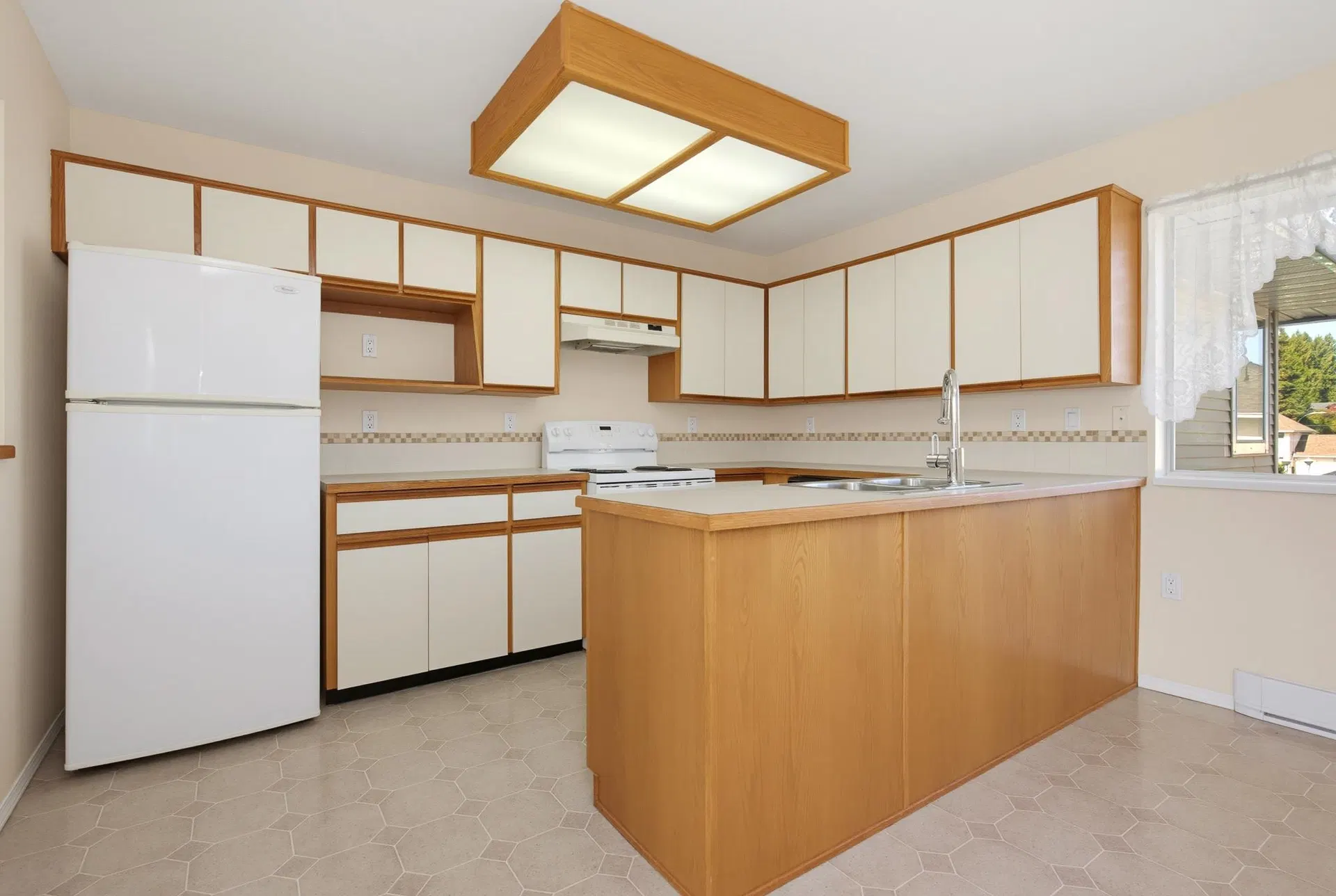 Photo 5 of 39 at #12 – 2475 Emerson Street