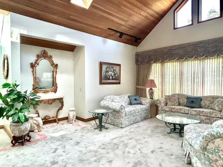 Photo 4 of 23 at 8351 Sunnywood Drive