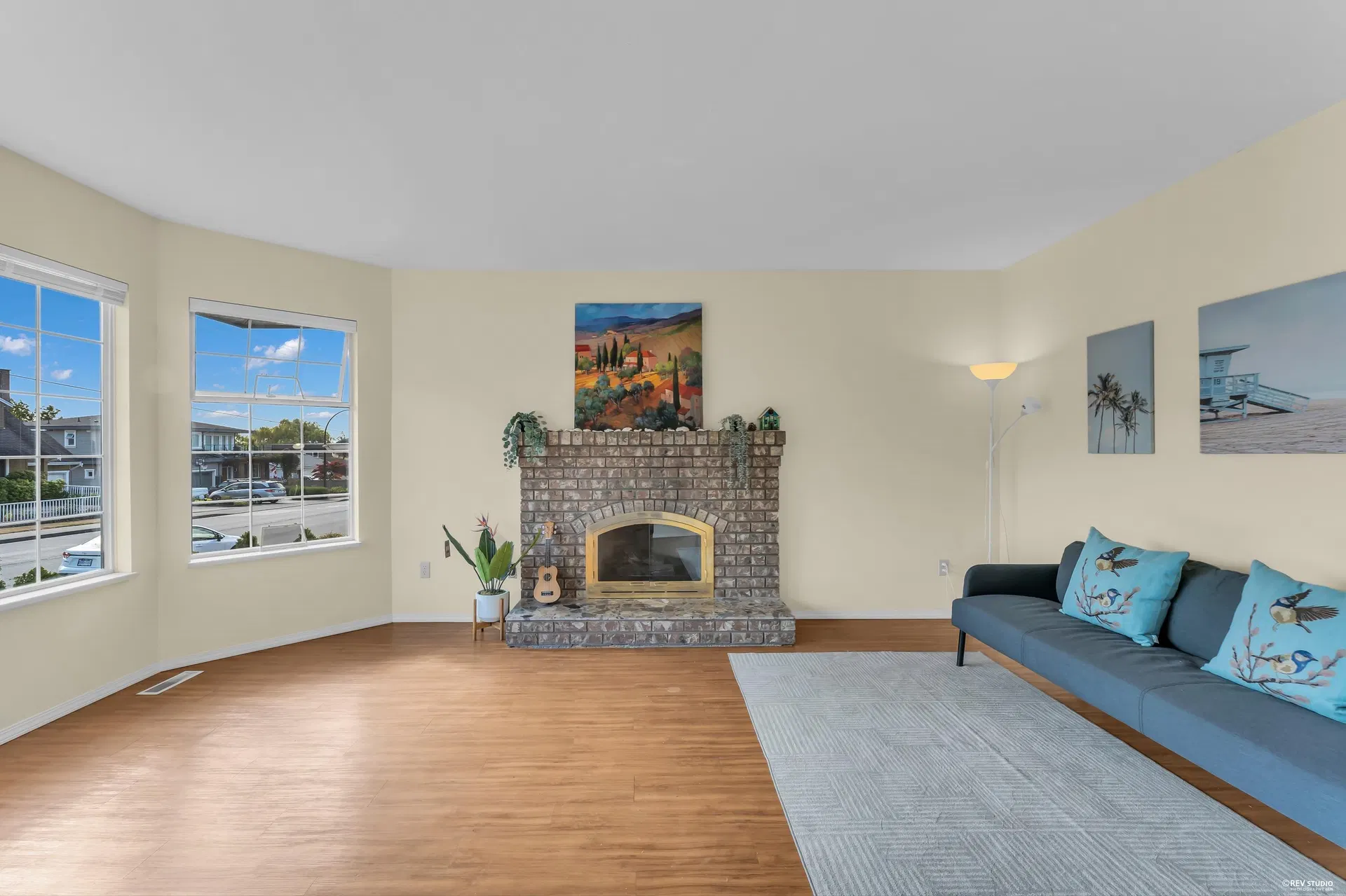 Photo 4 of 35 at 1267 Finlay Street