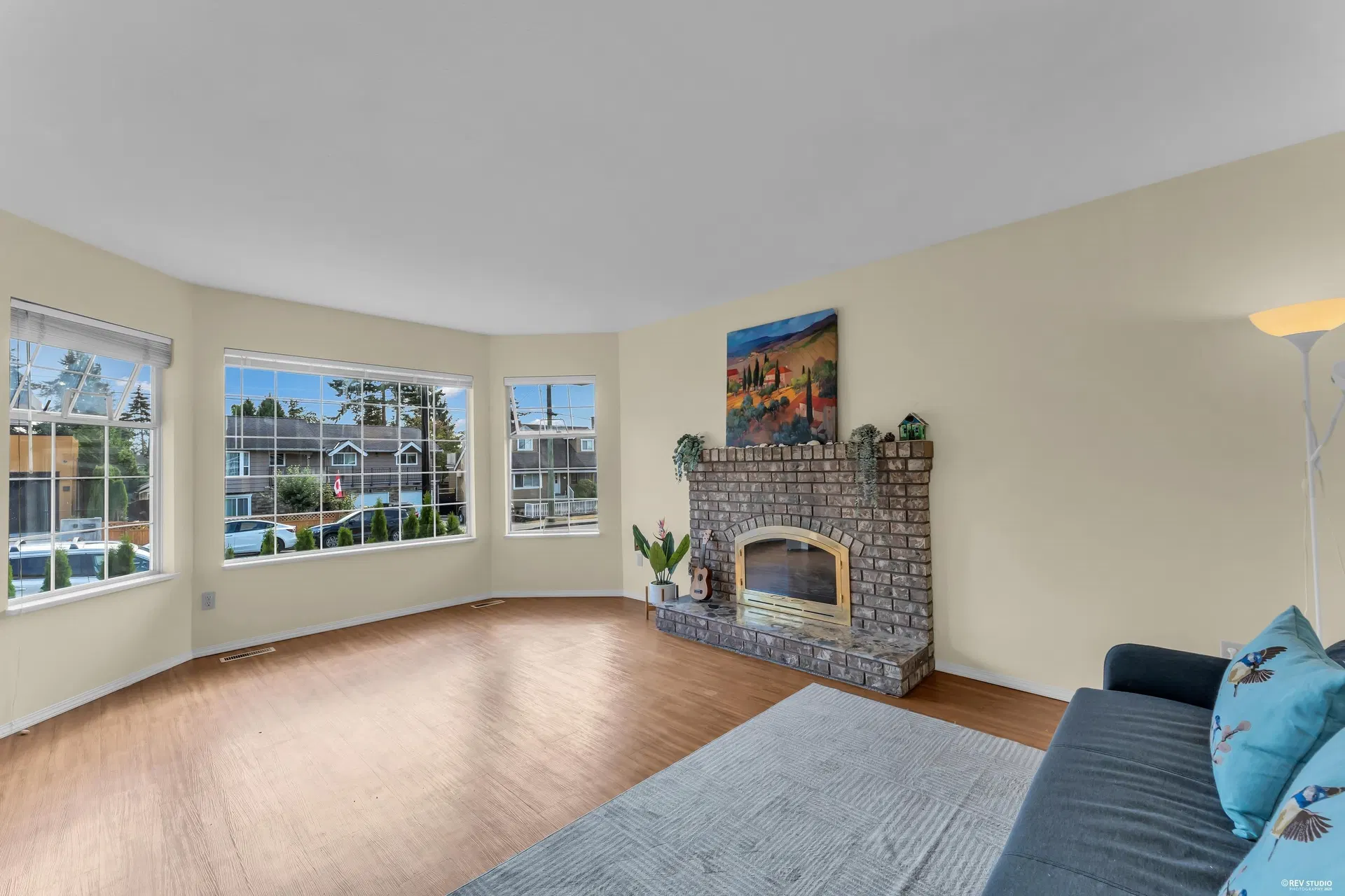 Photo 5 of 35 at 1267 Finlay Street