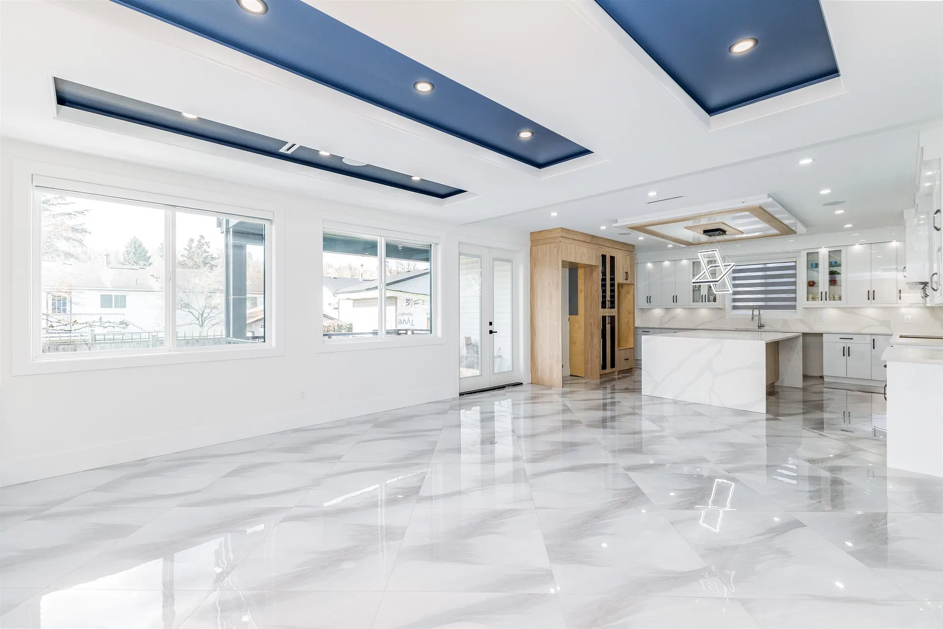 Photo 5 of 25 at 3265 Saturna Crescent