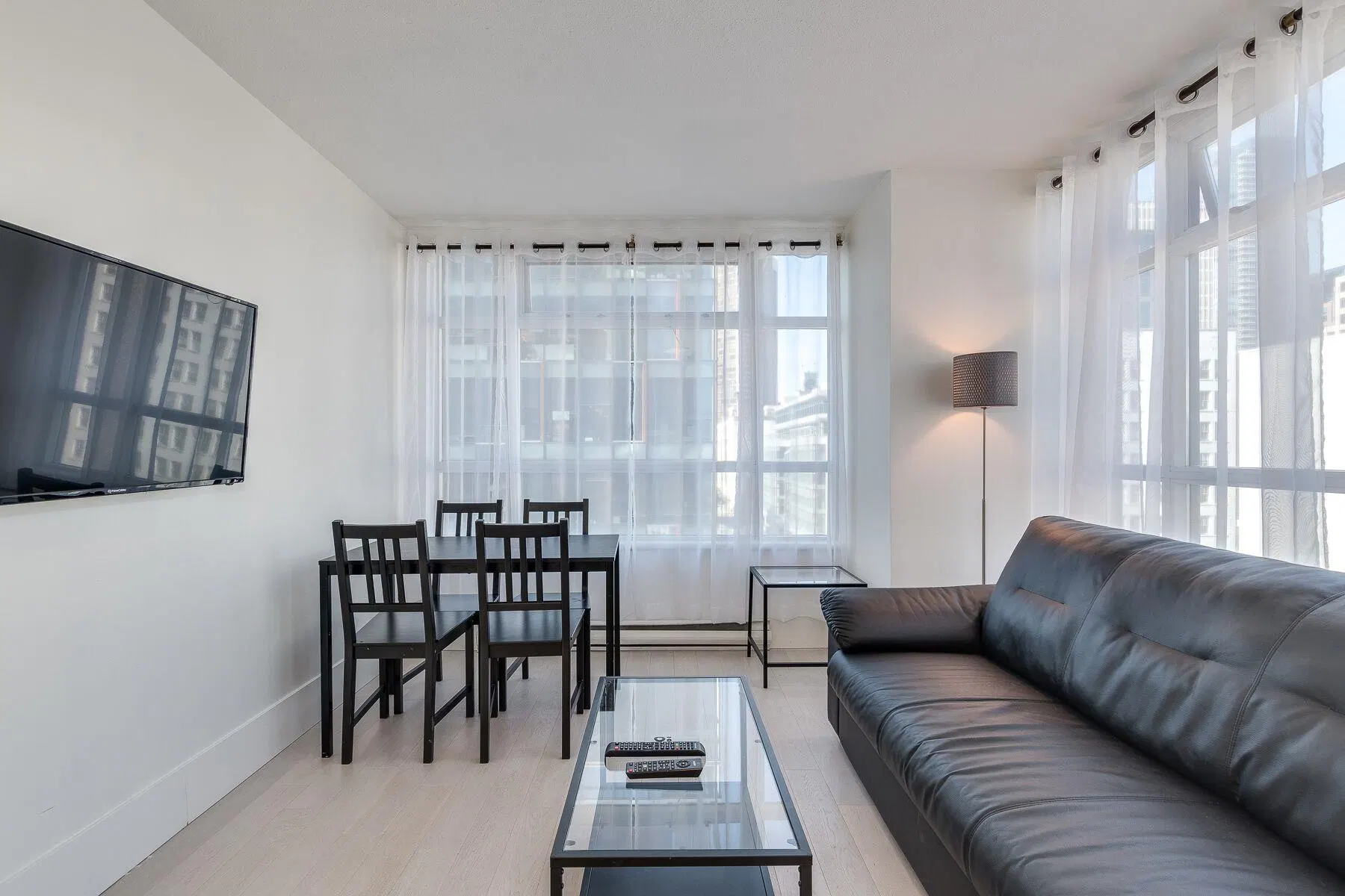 Photo 3 of 19 at #1002 – 438 Seymour St