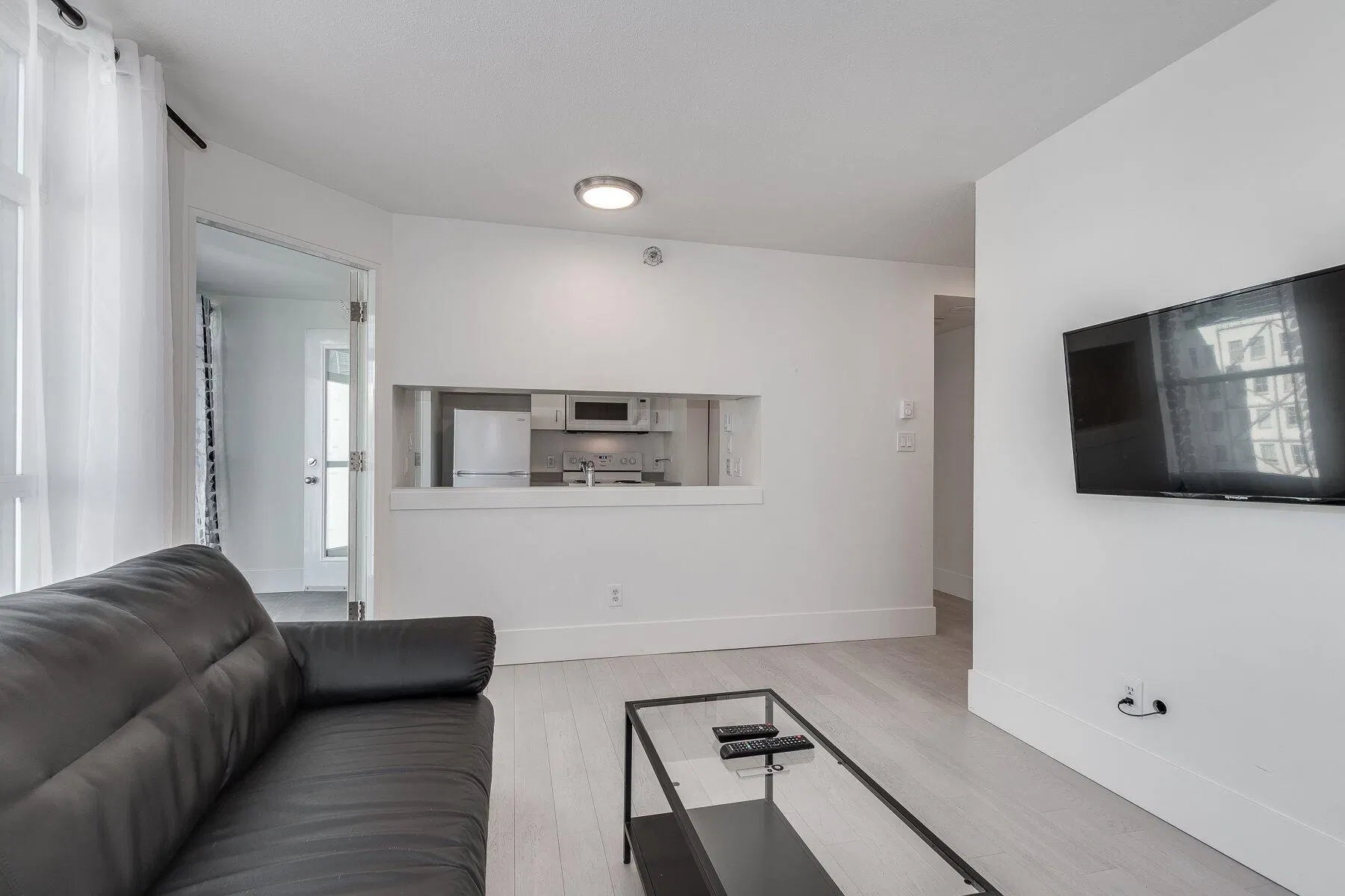 Photo 4 of 19 at #1002 – 438 Seymour St