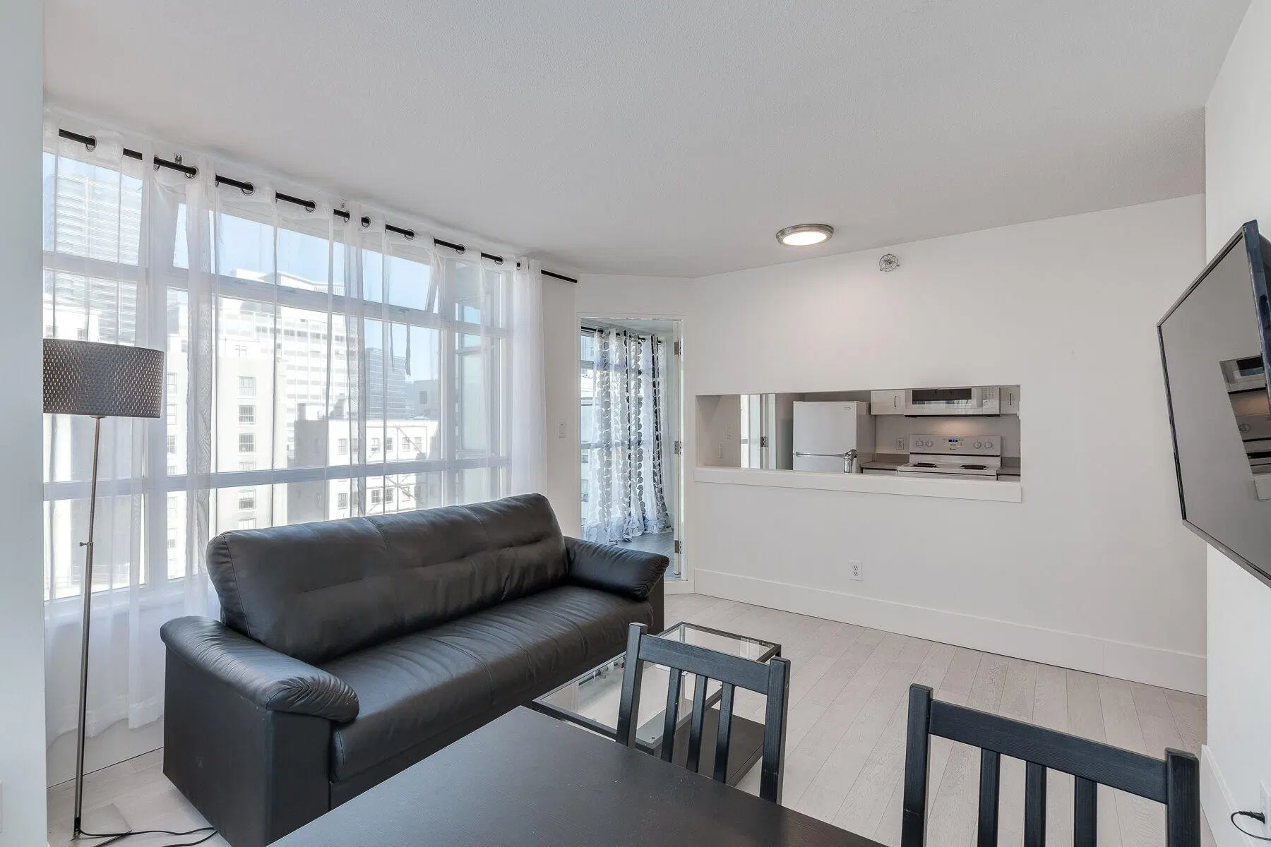 Photo 5 of 19 at #1002 – 438 Seymour St