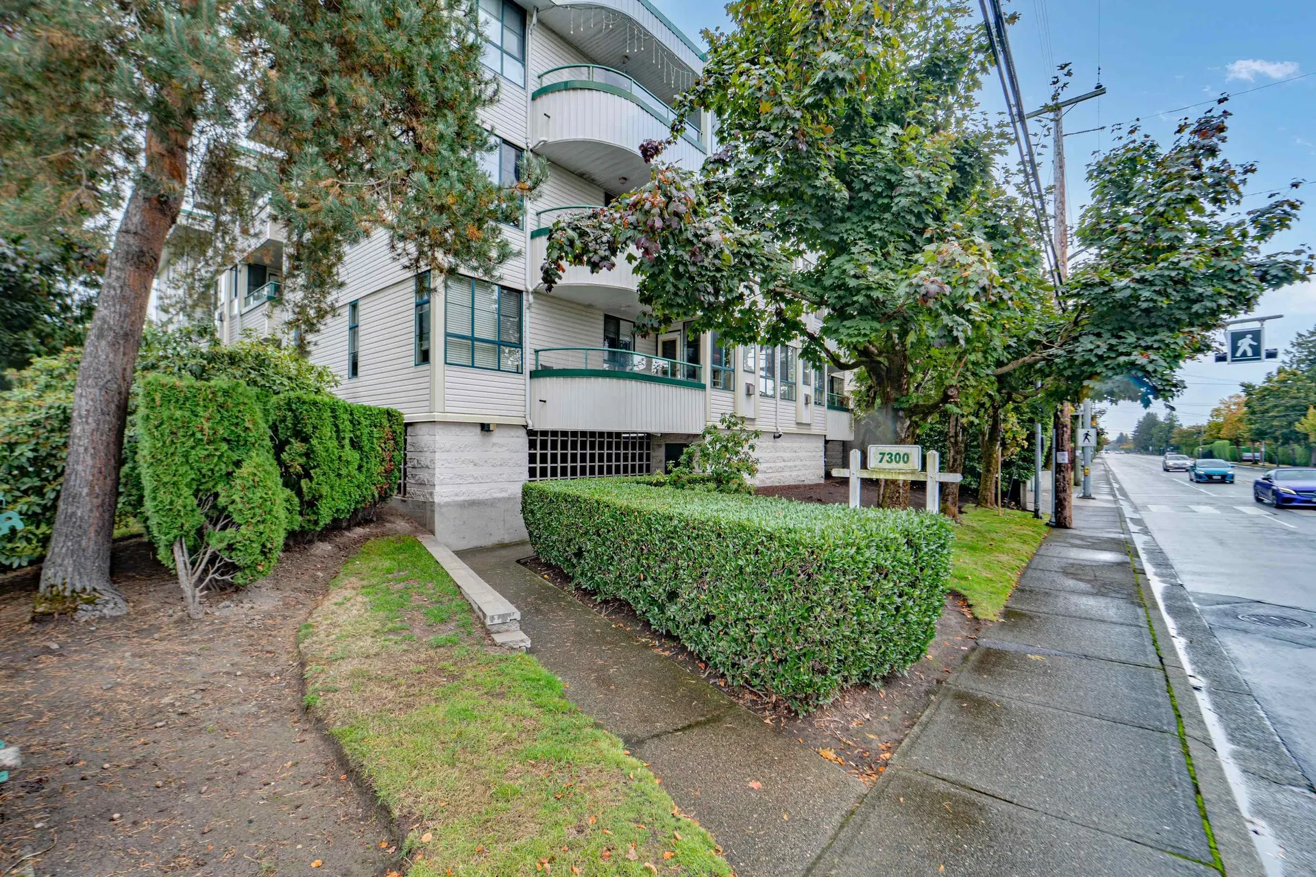 Photo 5 of 33 at #205 – 7300 Gilbert Road