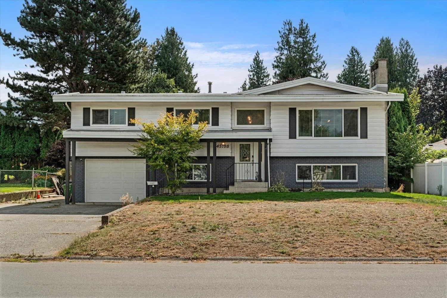 Photo 1 of 24 at 45188 Redwood Avenue