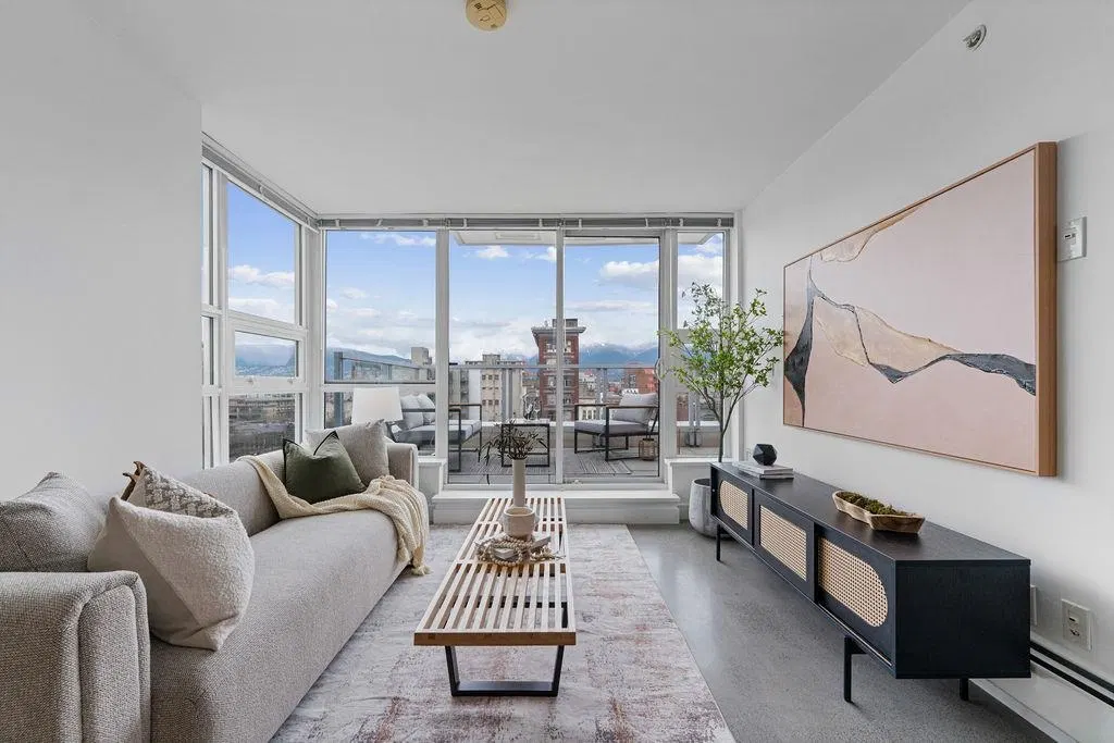 Photo 1 of 40 at #807 – 231 E Pender Street