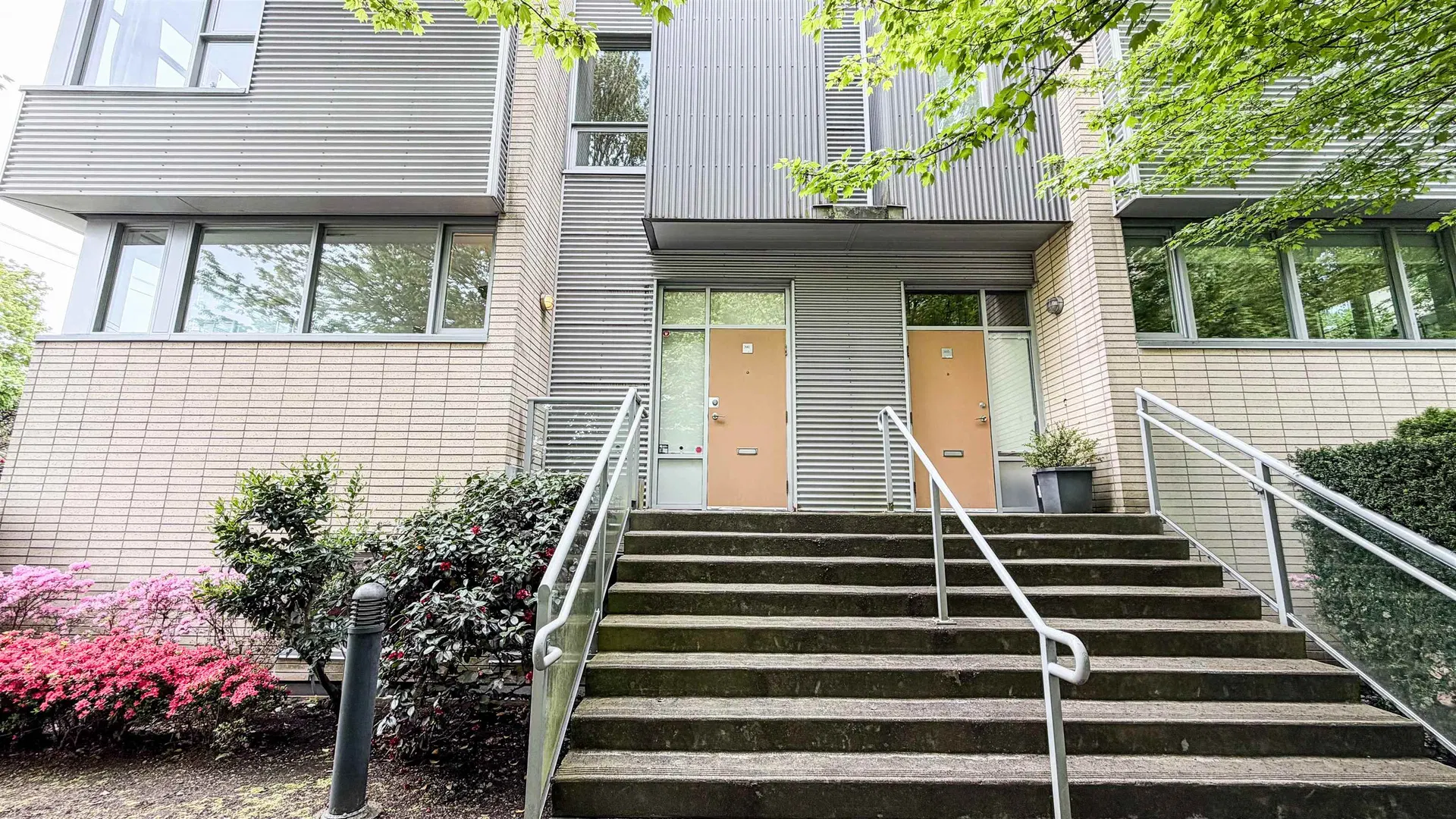 Photo 2 of 34 at 390 E 11th Avenue