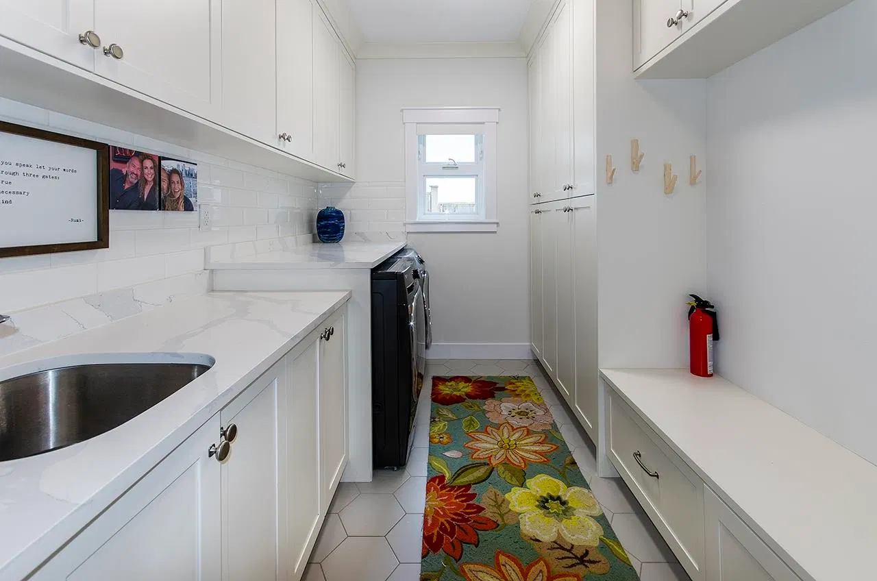 Photo 5 of 23 at 1674 Evelyn Street